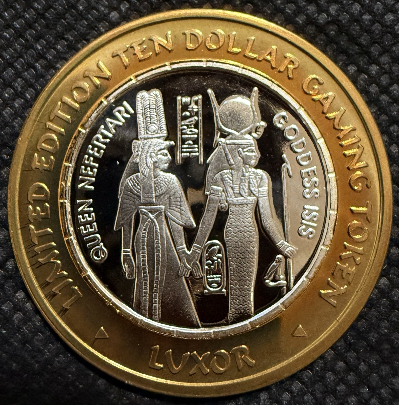 ⭐️LUXOR HOTEL & CASINO Limited Edition 999% .6 Oz Pure Silver Strke Center⭐️