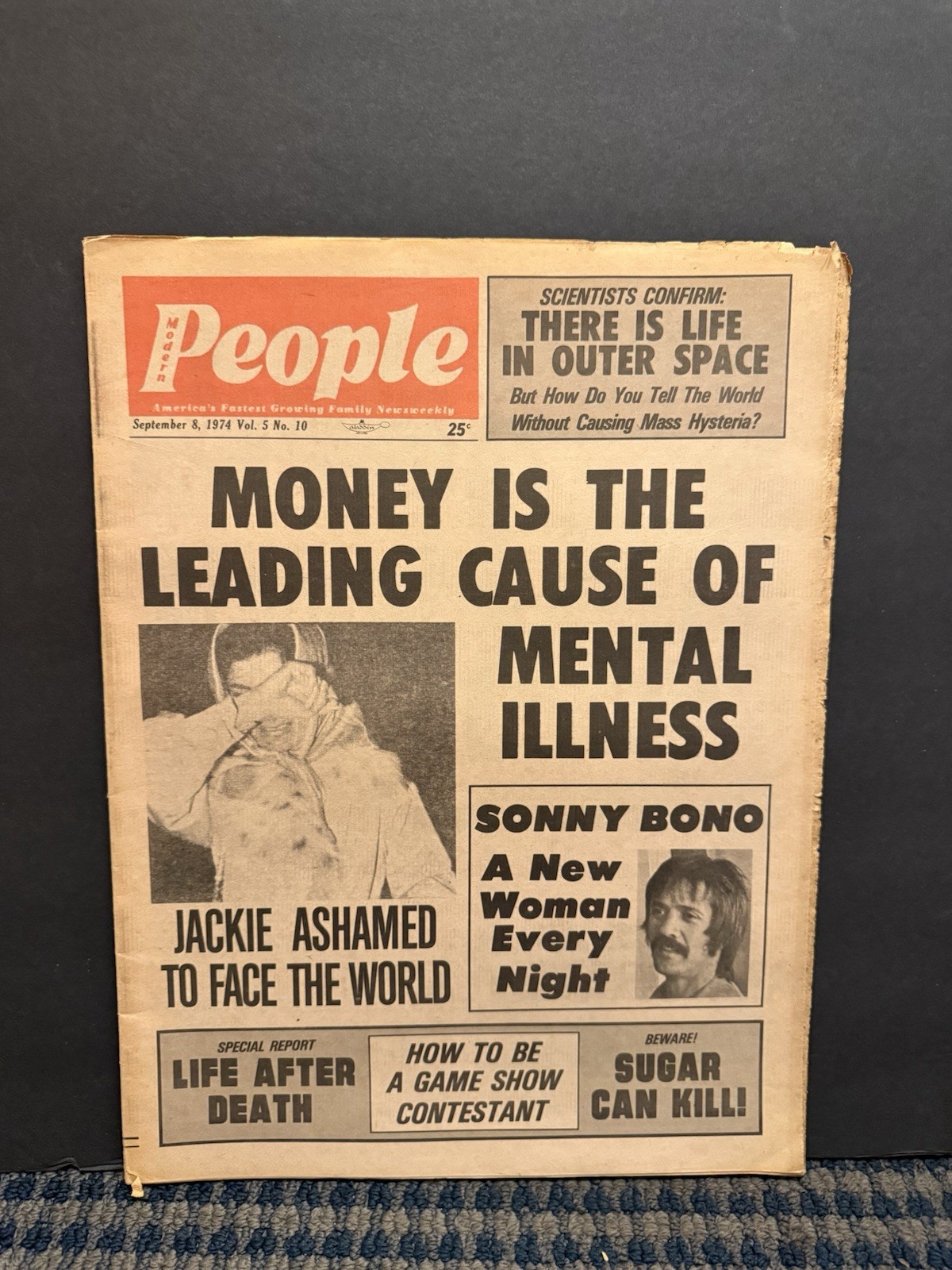 1974 Sept 8th Modern People Newspaper, Life in Outer Space, Sonny Bono (VRN10D)