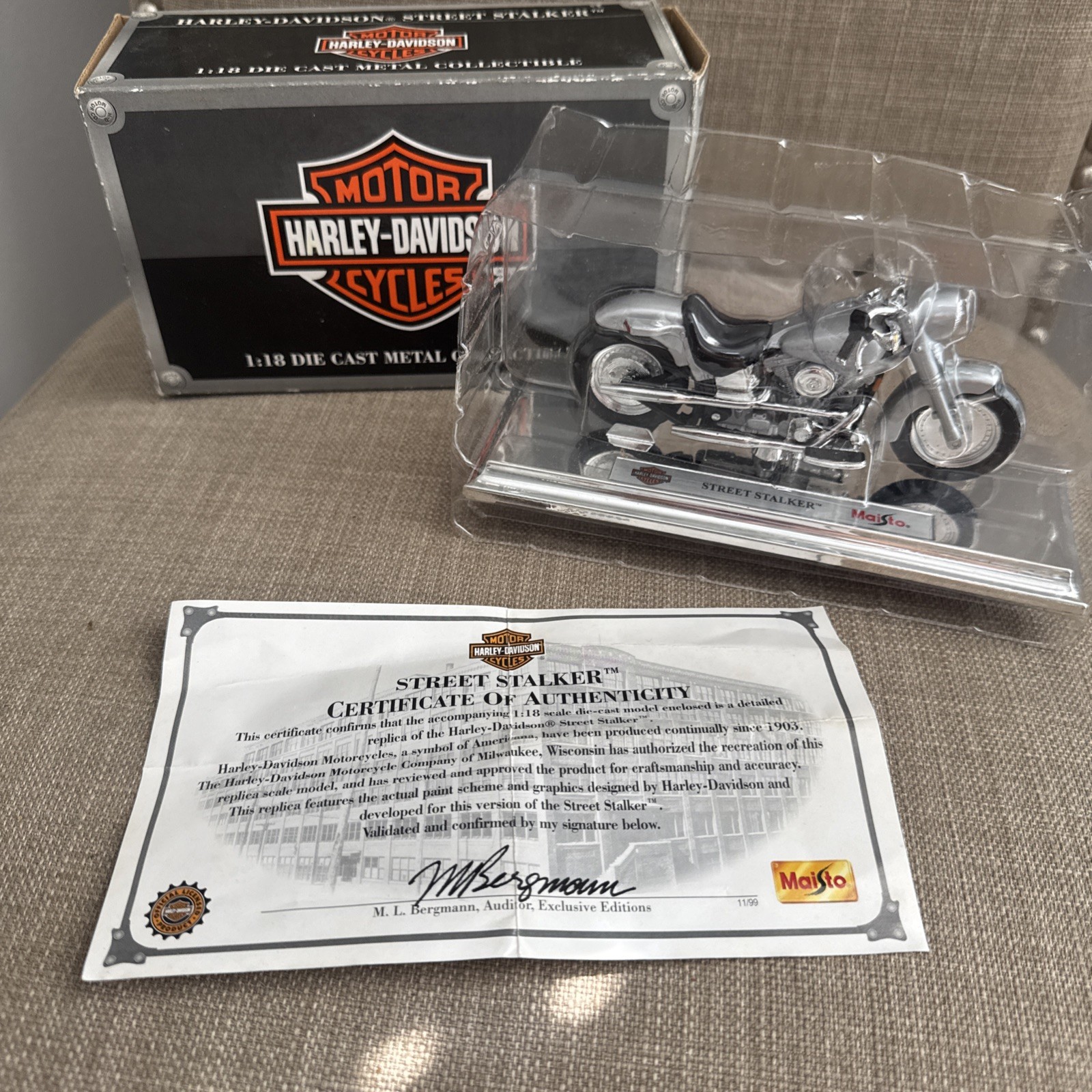 2002 Maisto Harley-Davidson Die Cast 1:18 scale & Box 1948 FL Panhead