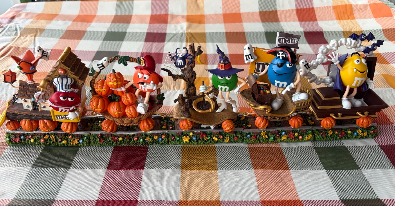 Danbury Mint - Jack-O-Lantern Express Halloween M&M\'s Train 5 Piece Set (RARE)