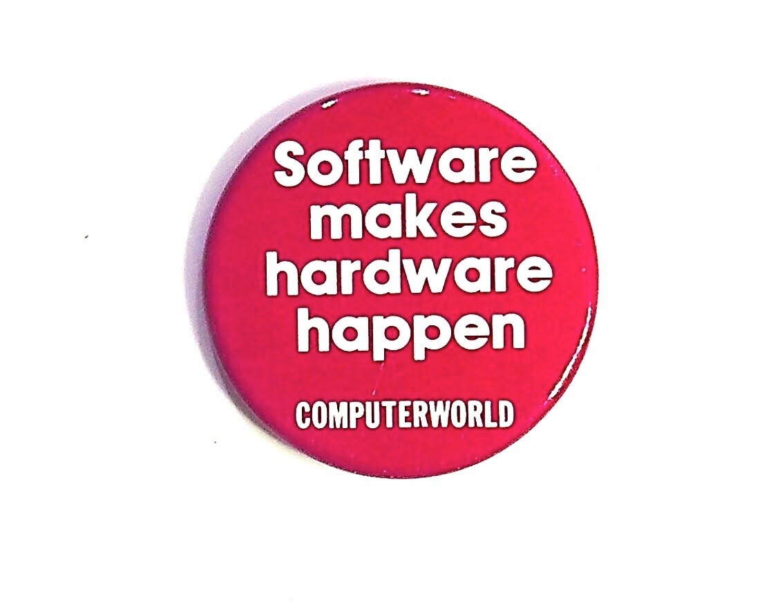 COMPUTERWORLD SOFTWARE MAKES HARDWARE HAPPEN PROMO BUTTON PINBACK VTG.