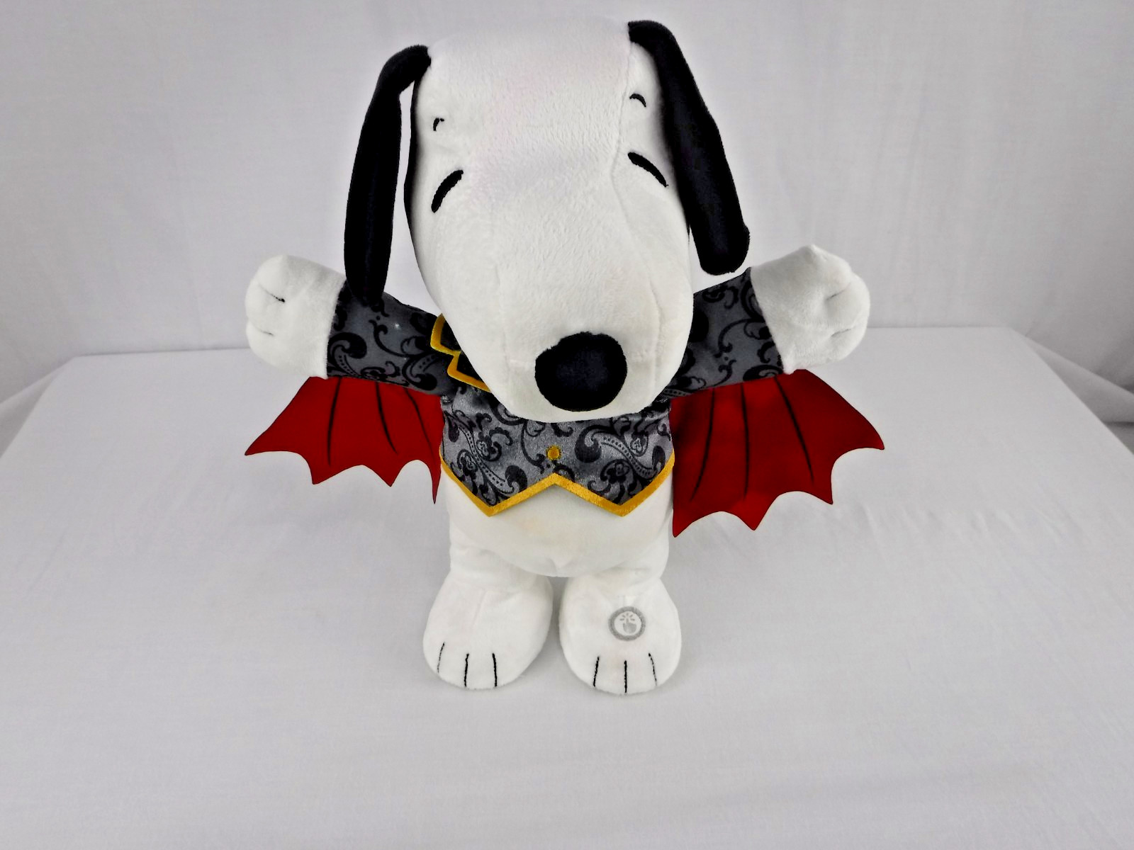 Hallmark animated Dracula vampire costume Snoopy Peanuts