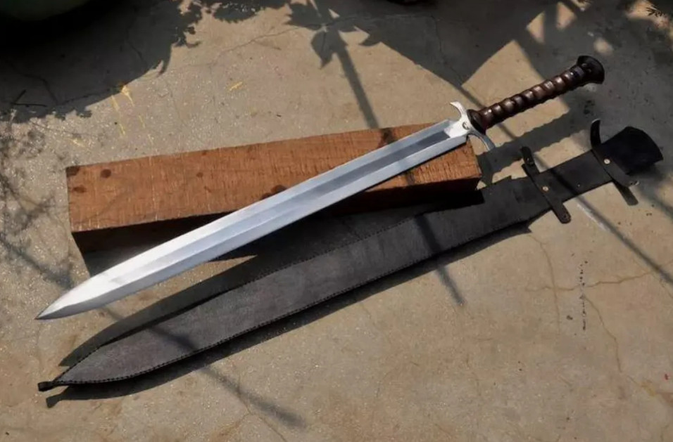 Handmade 32 inches 5160 Carbon Steel Hunting/ Camping Sword with Leather sheath