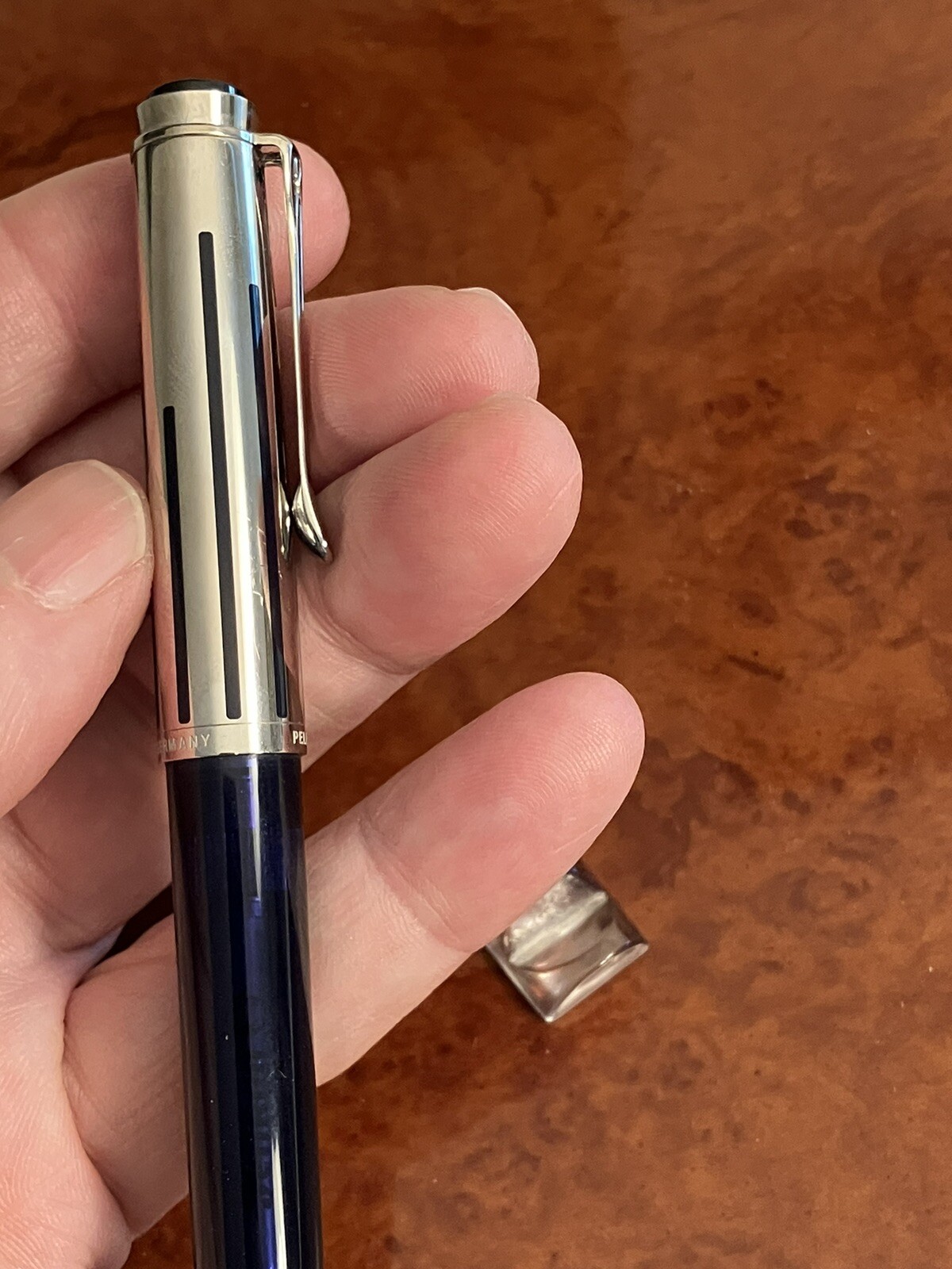 Pelikan Souveran ~ K625 Ballpoint ~ Transparent Dark Blue