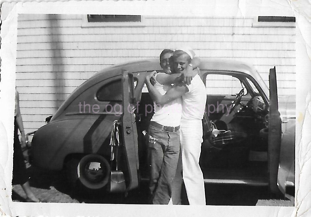 FOUND FAMILY PHOTOGRAPH Black  + White VINTAGE Original 49 54 P
