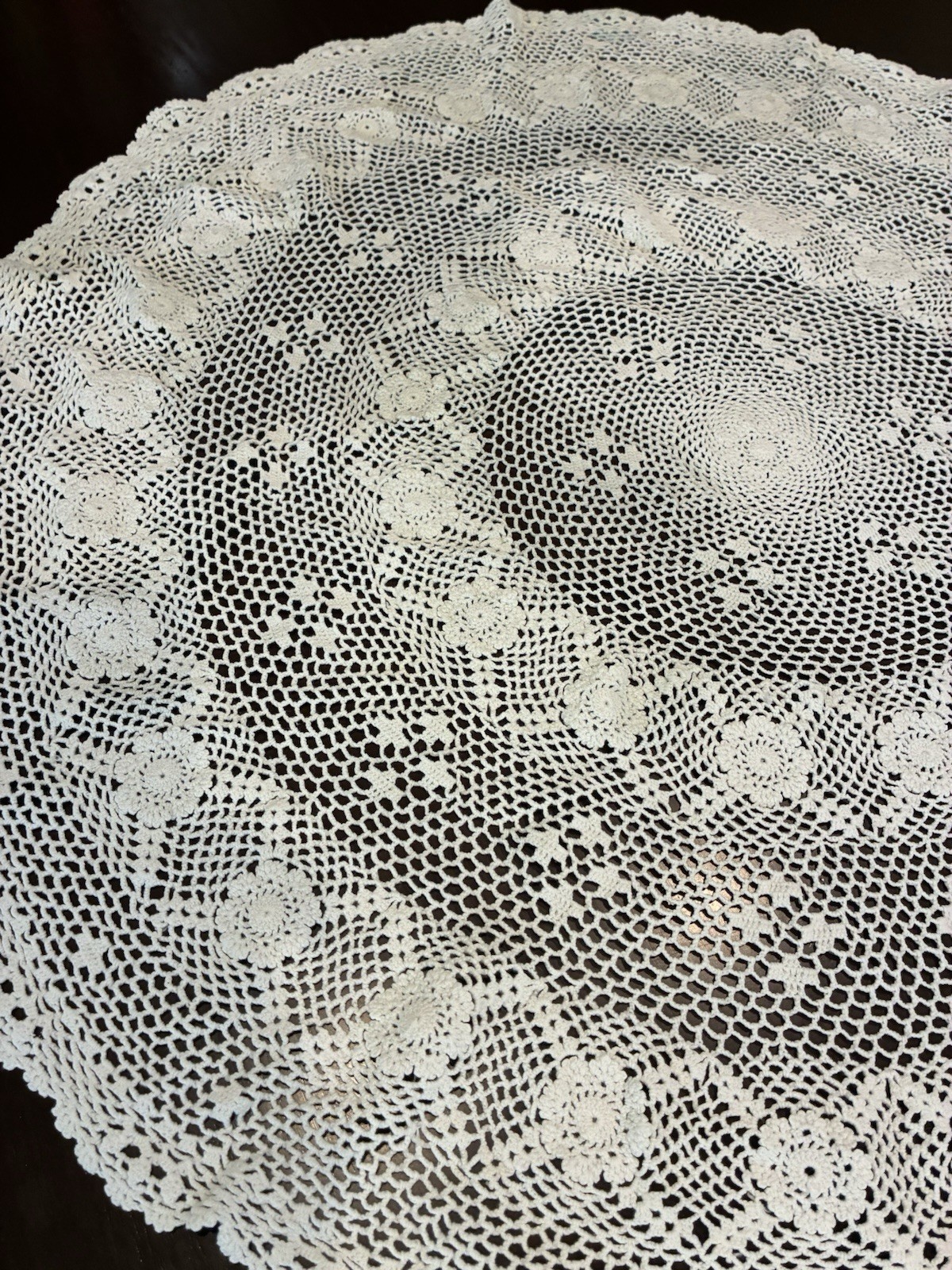 Vtg Hand Crocheted Lace Tablecloth 28\
