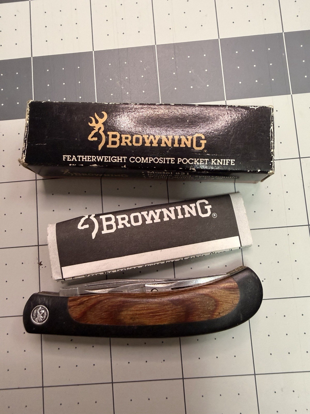 “Vintage Browning Model 821 Featherweight Composite Pocket Knife NOS