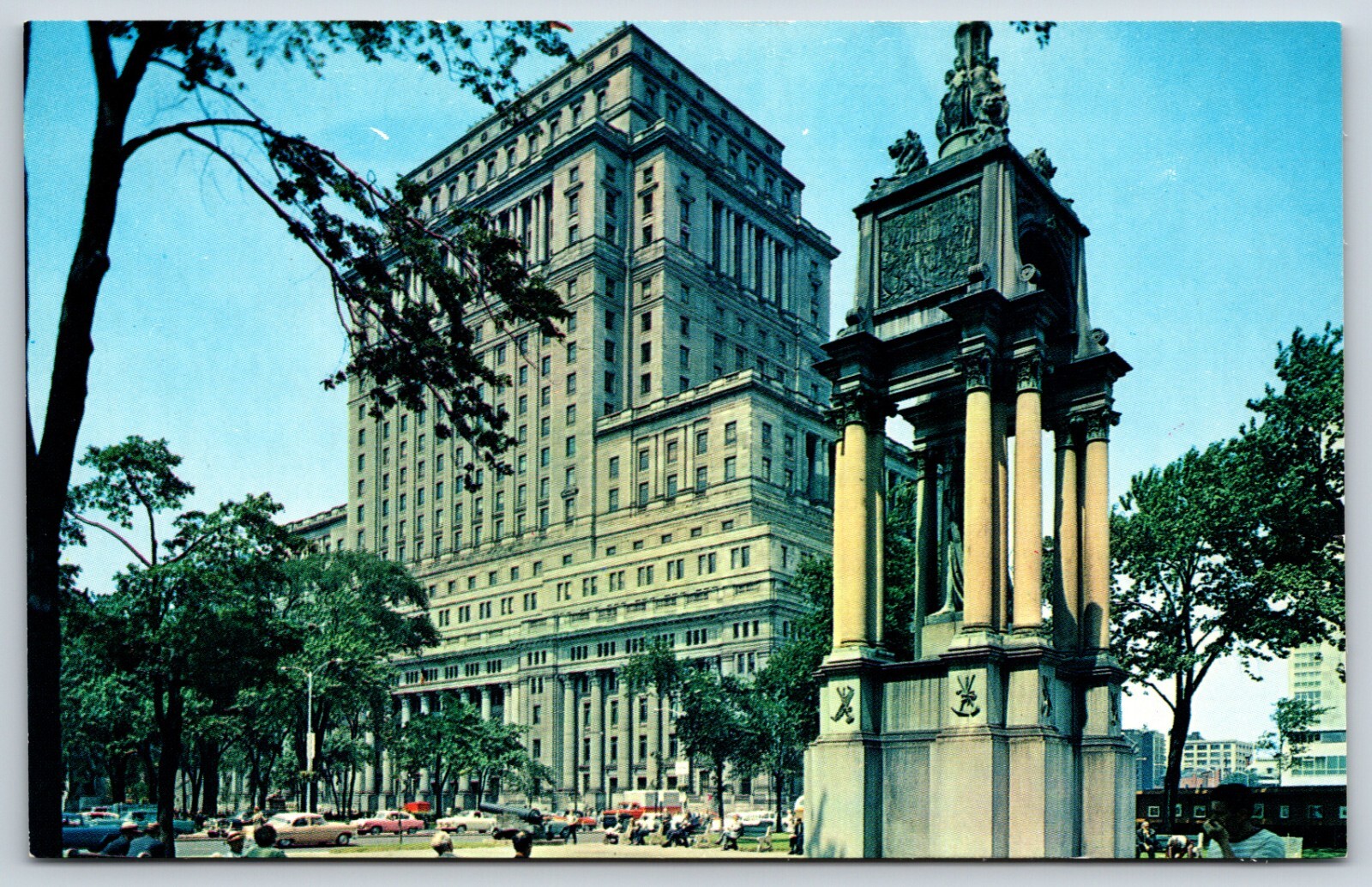 Postcard Montreal, P. Q., Dominion Square, Sun Life Building, Canada Unposted