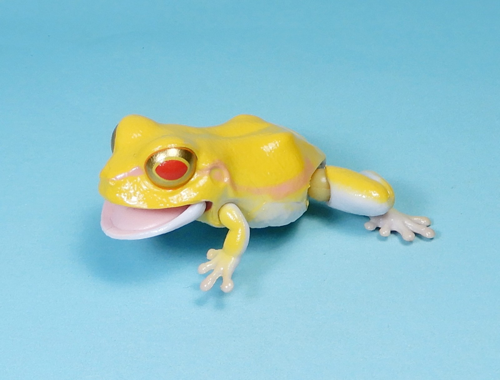 Bandai The Diversity of Life on Earth Albino Yellow Japanese tree Frog figure