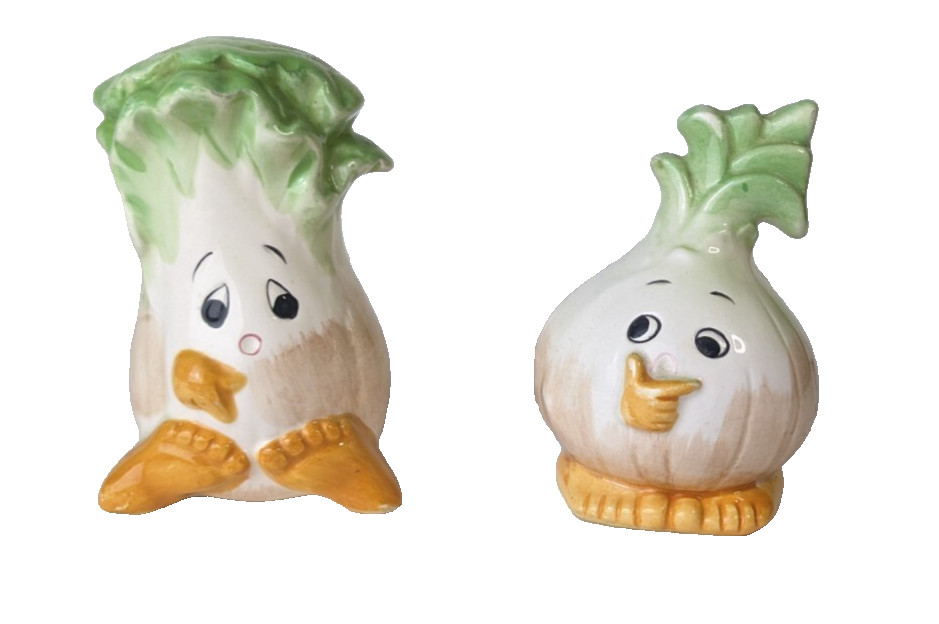 Vintage Anthropomorphic Onion & Cabbage Salt & pepper shaker Brinn\'s as is