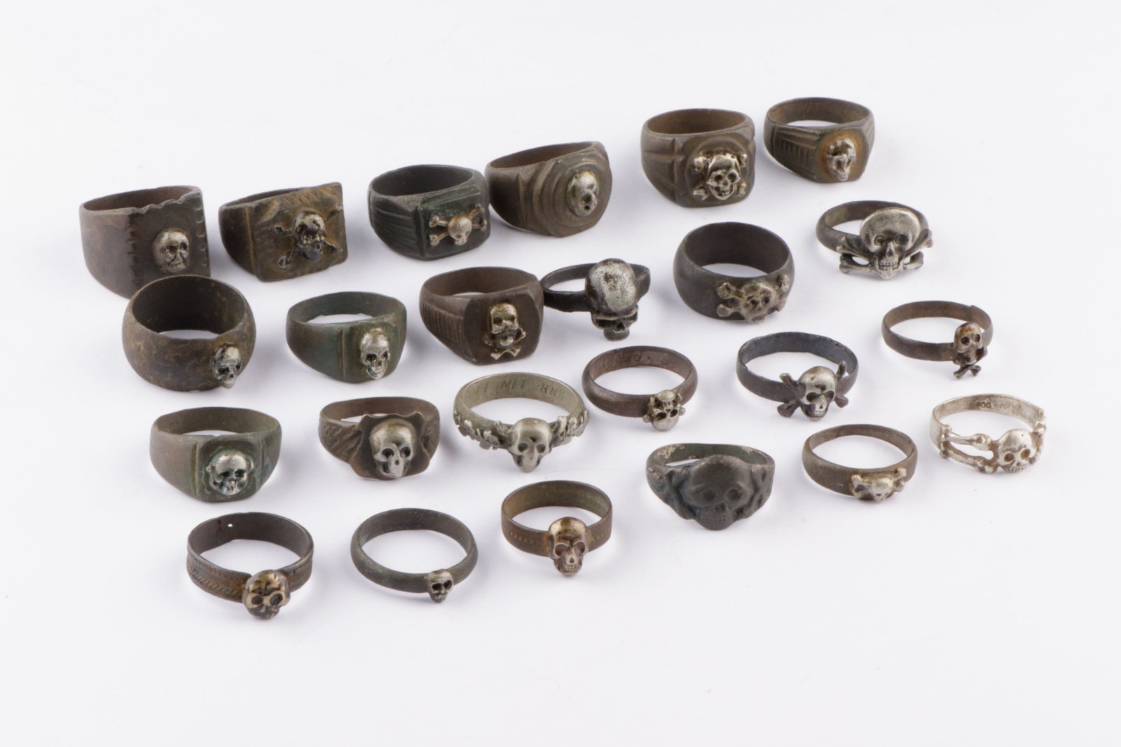 24pcs Skull ww2 WWII Ring war period ww1 WWI Bones Battlefield artifact Military