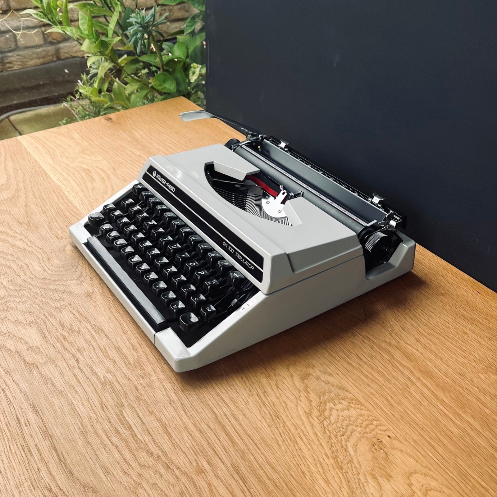 Silver Reed SR 100 Typewriter. Made in Japan. Superb Cond. Working. New ribbon.