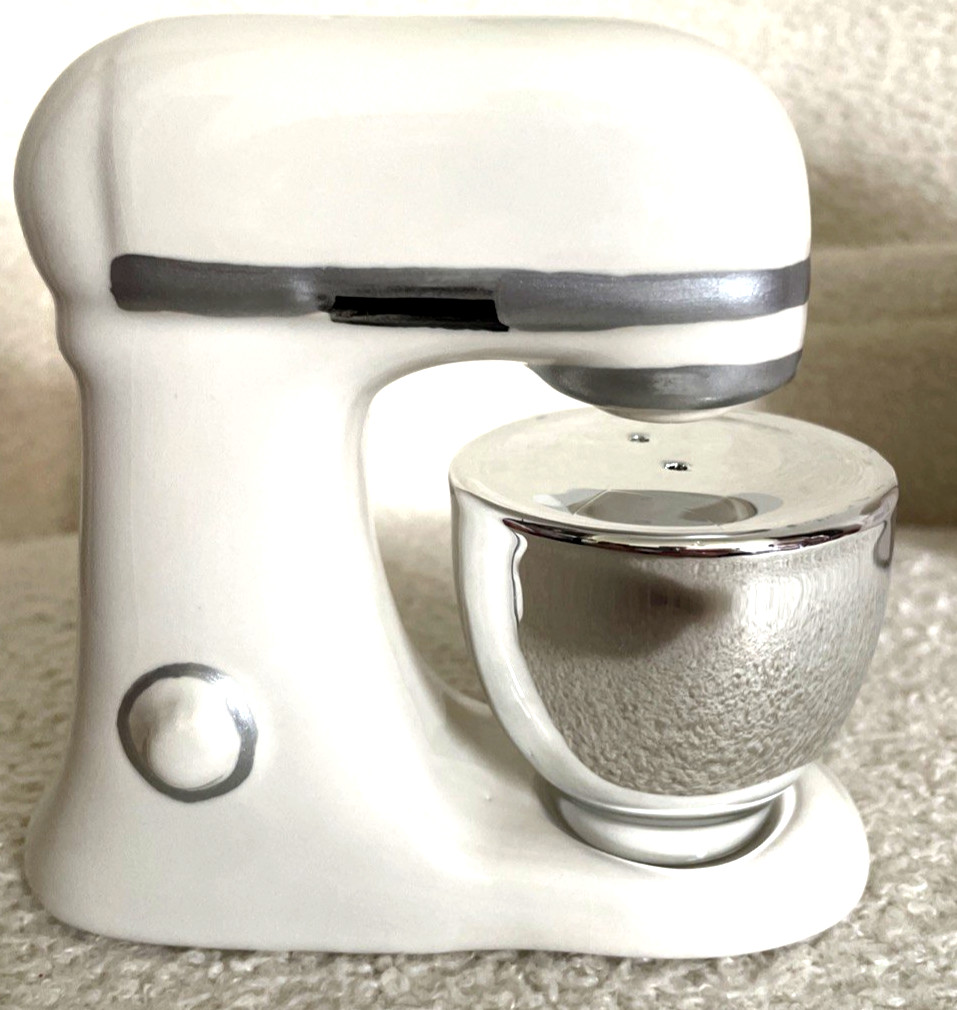 NEW Cracker Barrel Stand Mixer & Bowl Salt & Pepper Shakers 
