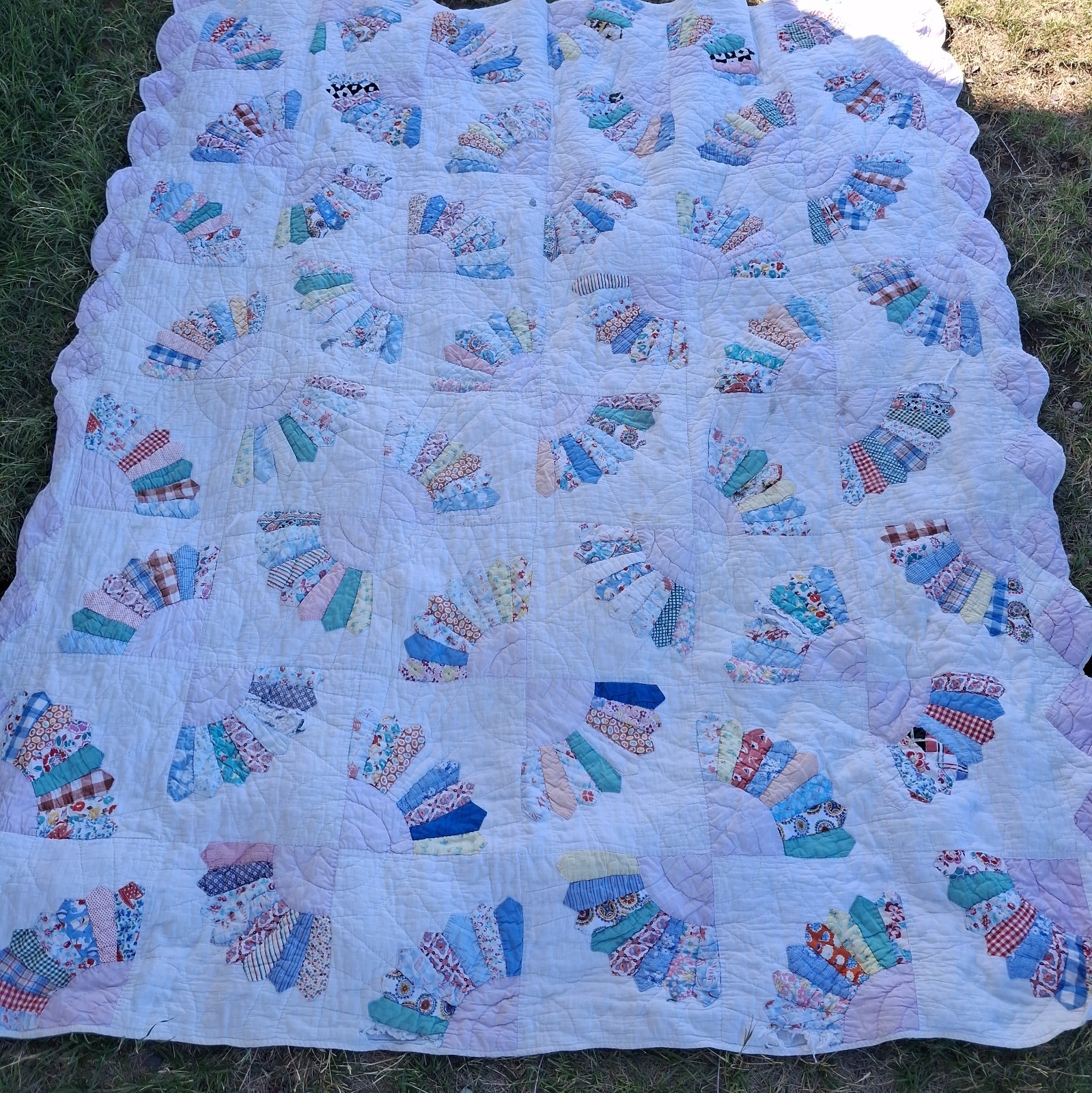 VTG 1930s Handmade Grandmother’s Fan Cutter Quilt Scrappy Patchwork 80”x72”