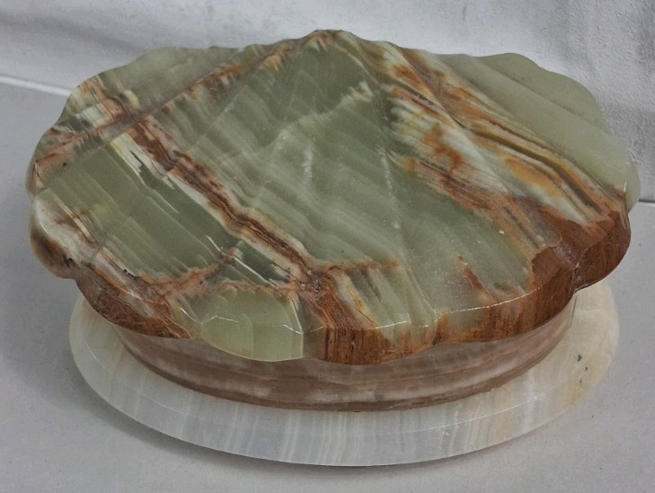 Vintage Green Onyx Shell Shaped Trinket Jewelry Box Scalloped Lid