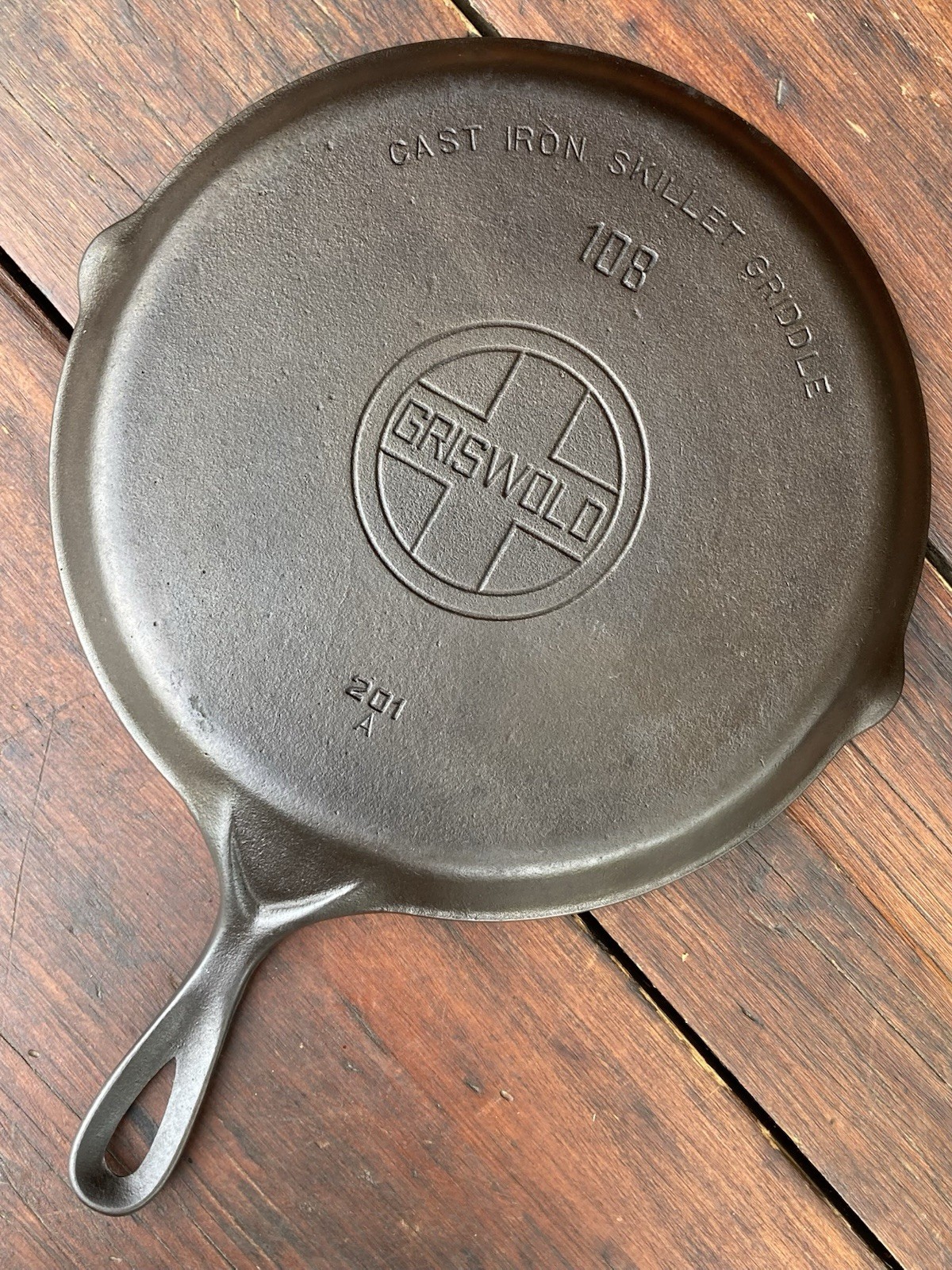 Griswold Cast Iron #108 Large Logo Smooth Bottom Shallow Skillet/Griddle