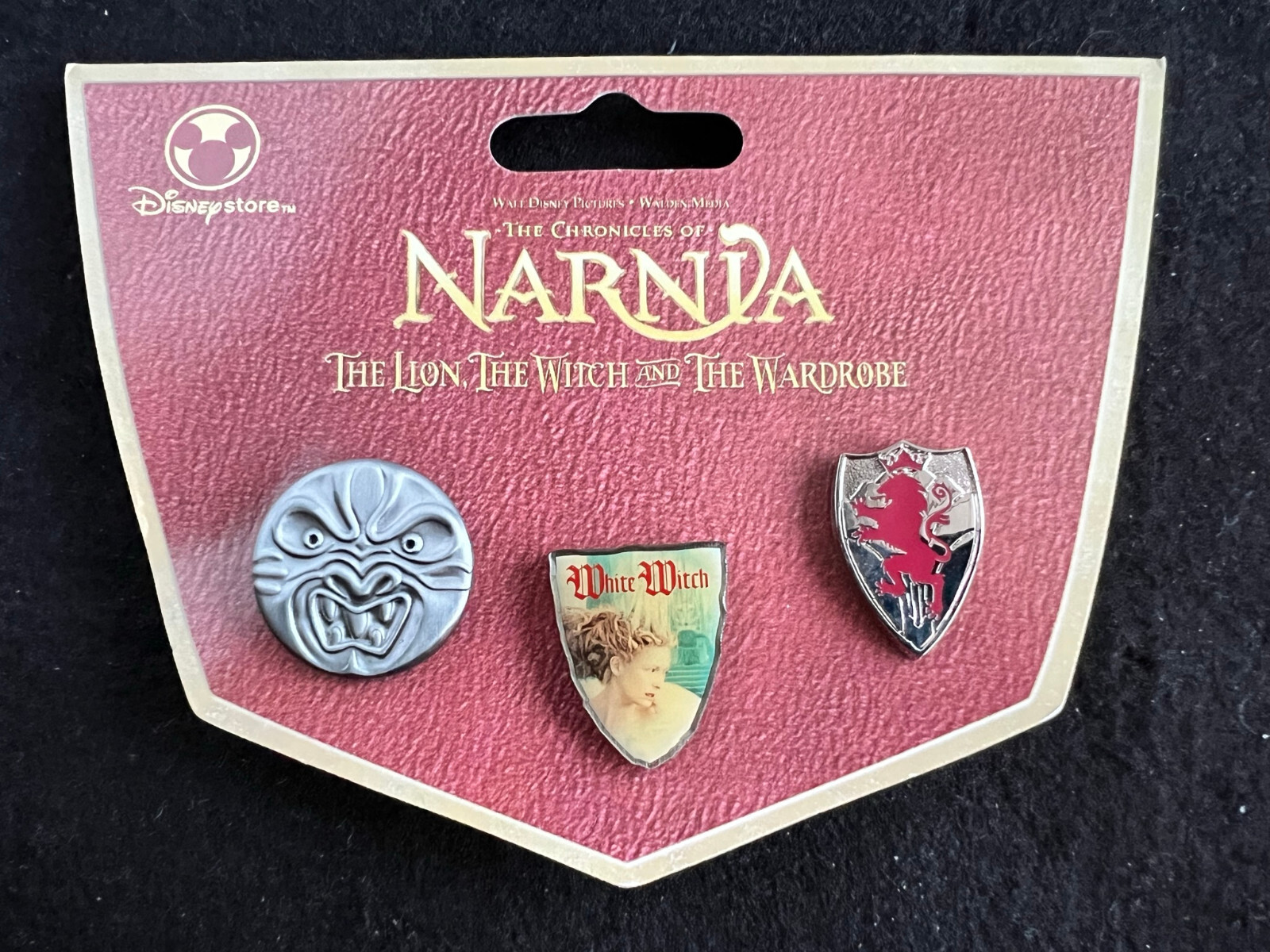 Disney Store DS Chronicles of Narnia Lion, the Witch, and Wardrobe 3-Pin Bad Set