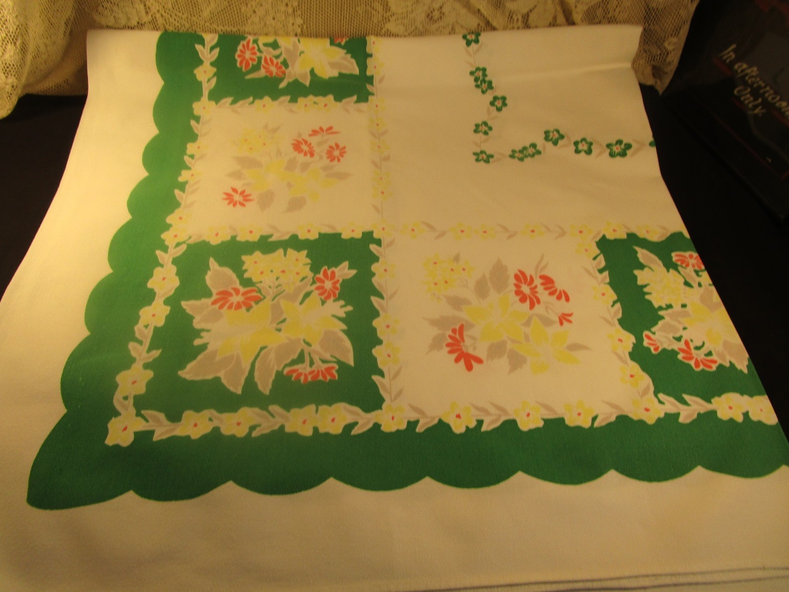 VTG. TRUE COTTON SIMTEX TABLECLOTH JONQUILS 50X52 CLEAN