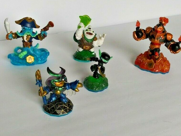SKYLANDER FIGURE LOT. 2013 ACTIVISION PLAYABLE FIGURES