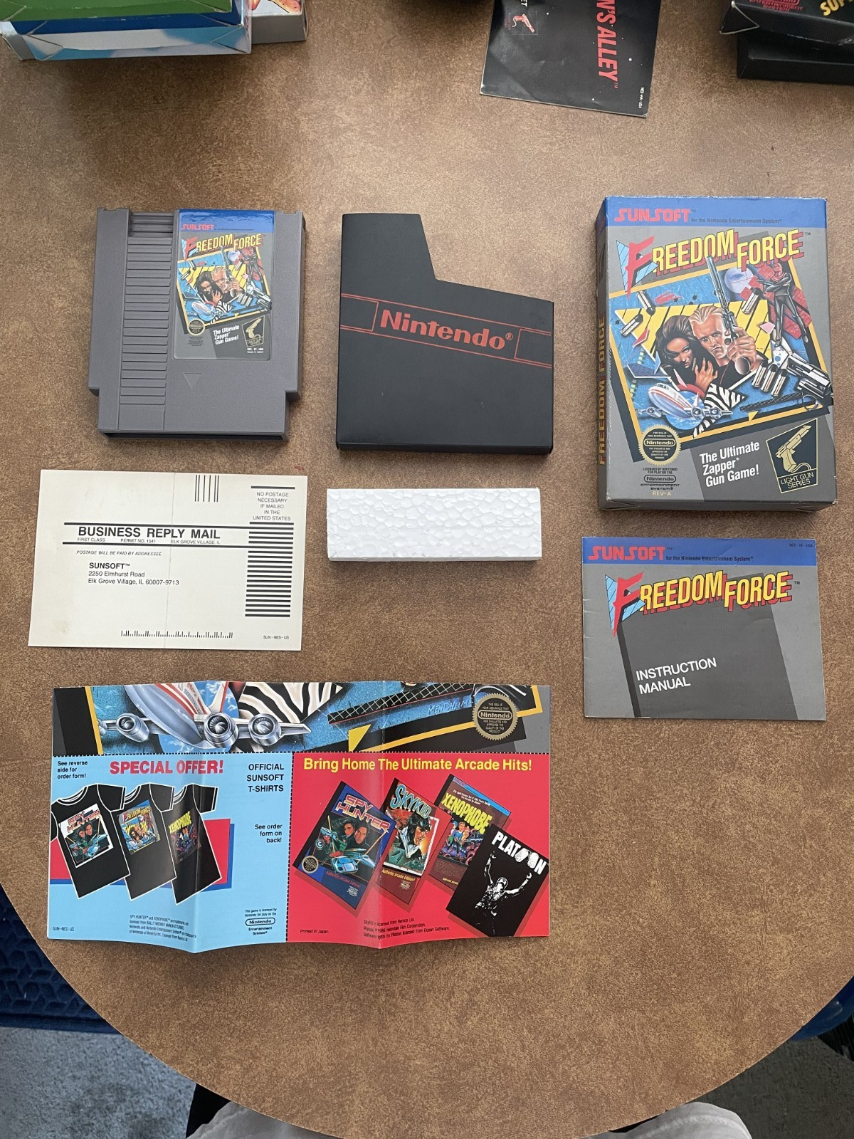 Freedom Force NES Nintendo 1988 Sunsoft Zapper CIB Complete w/ Inserts