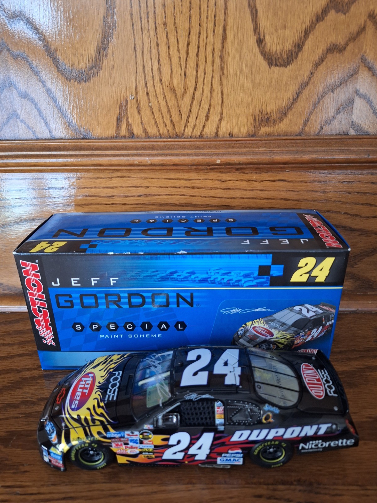 Jeff Gordon 2006 DuPont / Chip Foose Hot Hues Chevy 1/24 Autographed Hologram