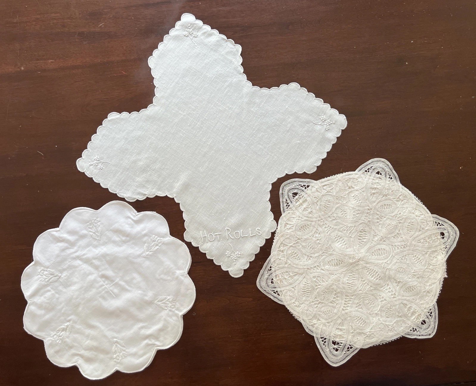 VTG Lot Of 3 Hot Rolls Basket Liner & Scone Cozies, Embroidery, Battenburg Lace