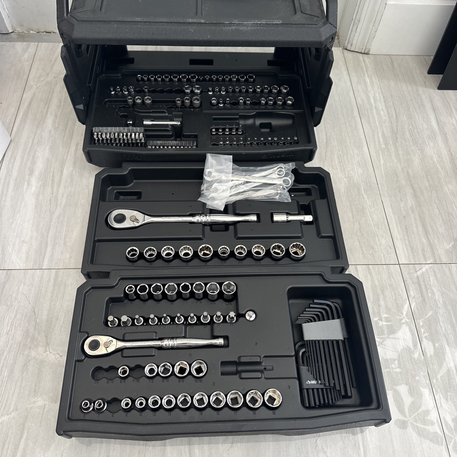Vintage 212 PIECE HUSKY Mechanic SOCKET SET With Large Case Missing 1/4” Ratchet