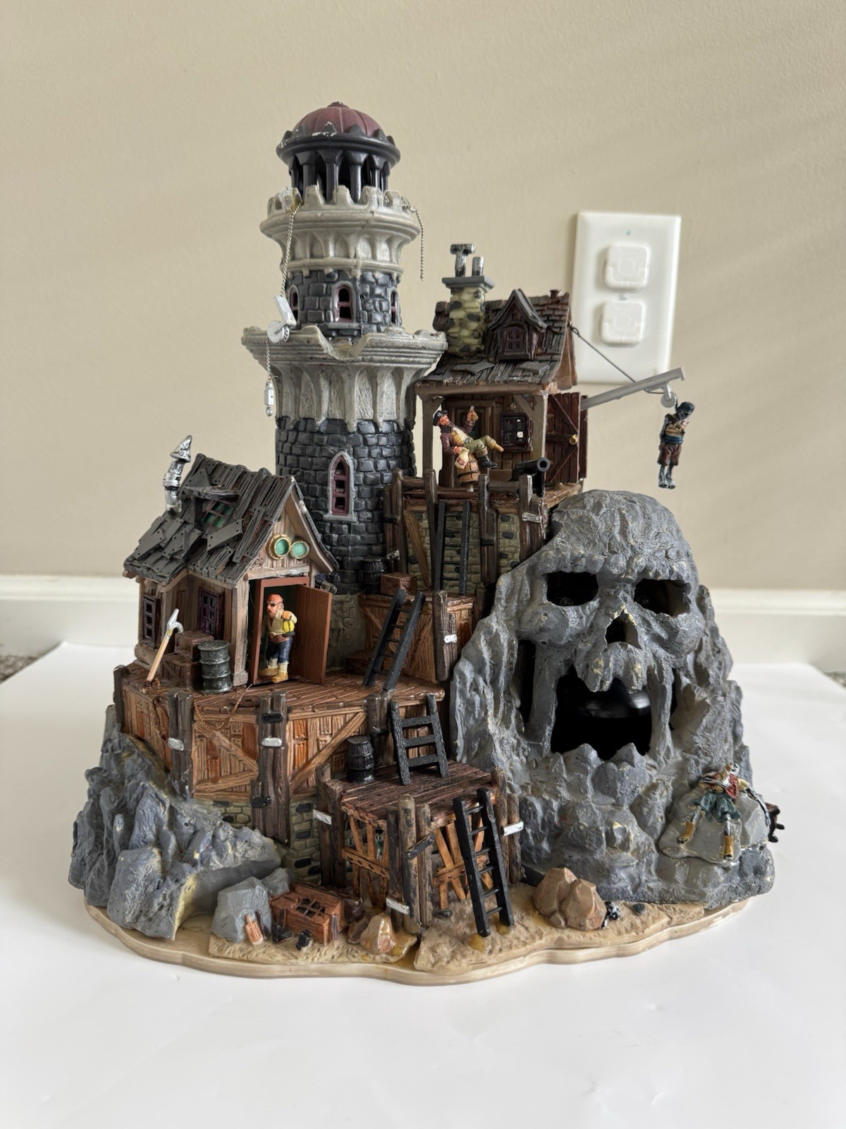 RARE Lemax Pumpkin Hollow Isle of Doom Lighthouse 45002 2004 Retired AS IS Box
