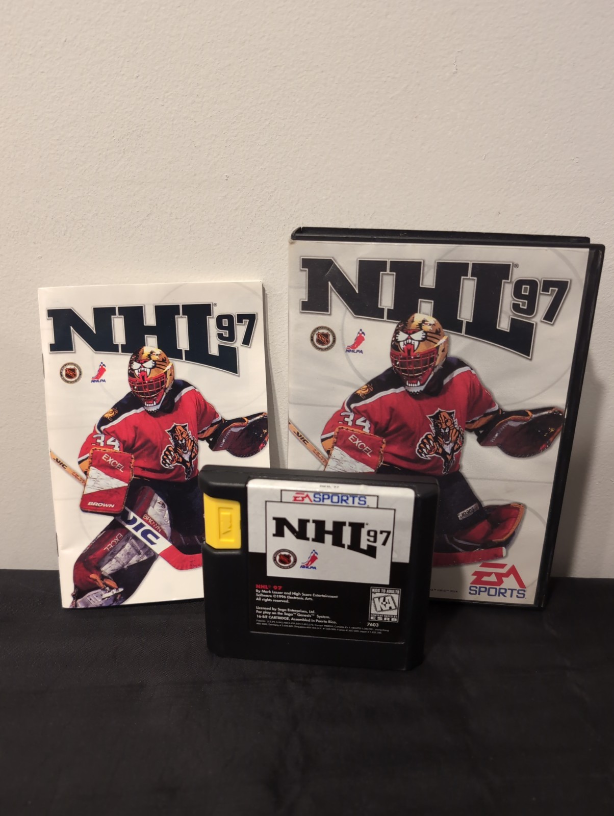 NHL 97 (Sega Genesis, 1996) Complete In Box 