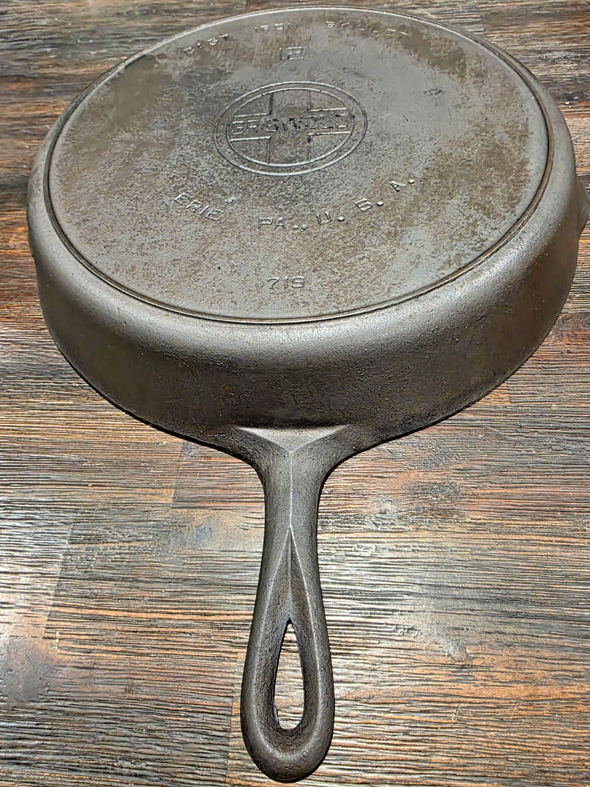 Griswold Cast Iron #12 Large Block Logo Skillet w/ Heat Ring