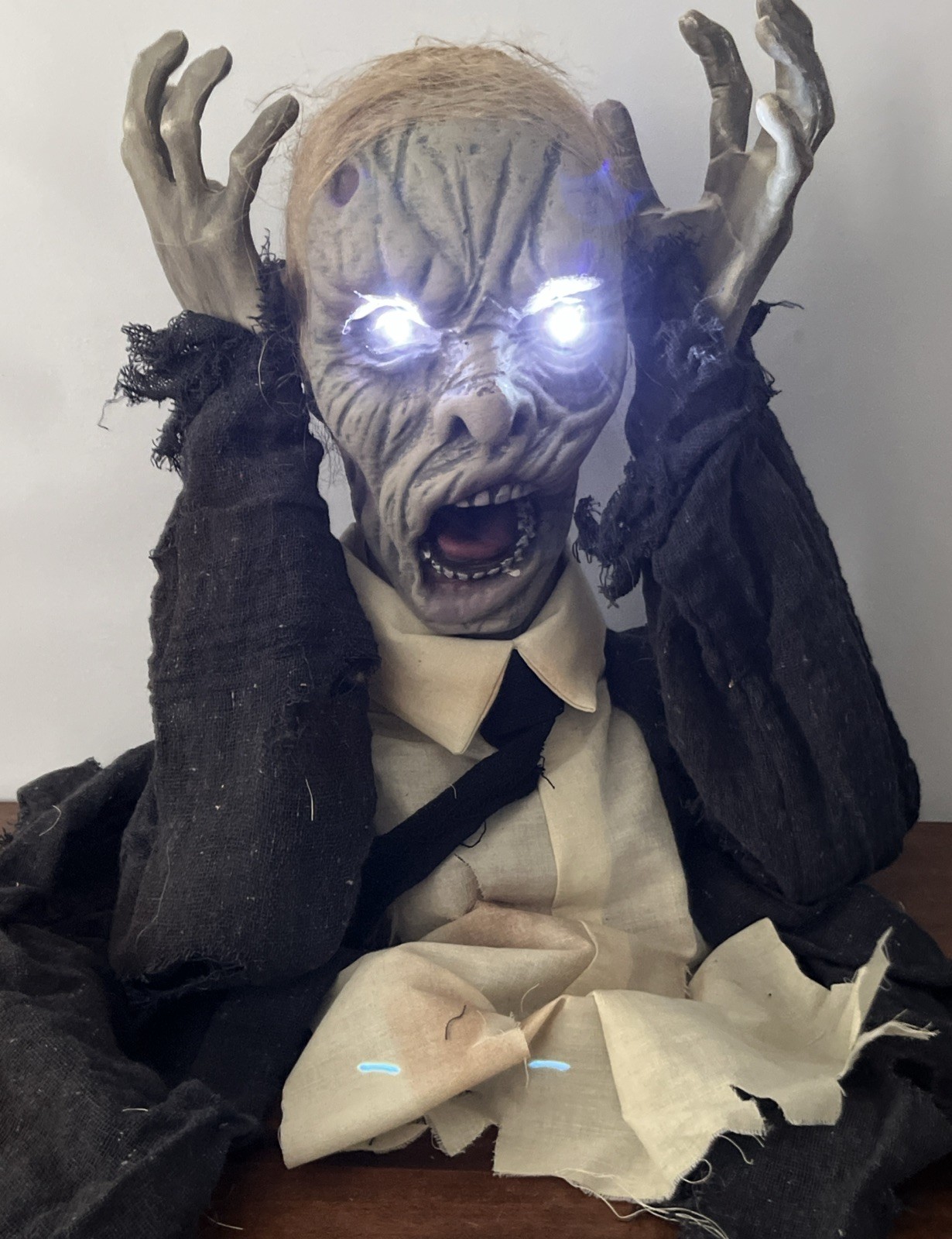 Grandin Road Animated Groundbreaker Zombie Retired Halloween Prop In Box