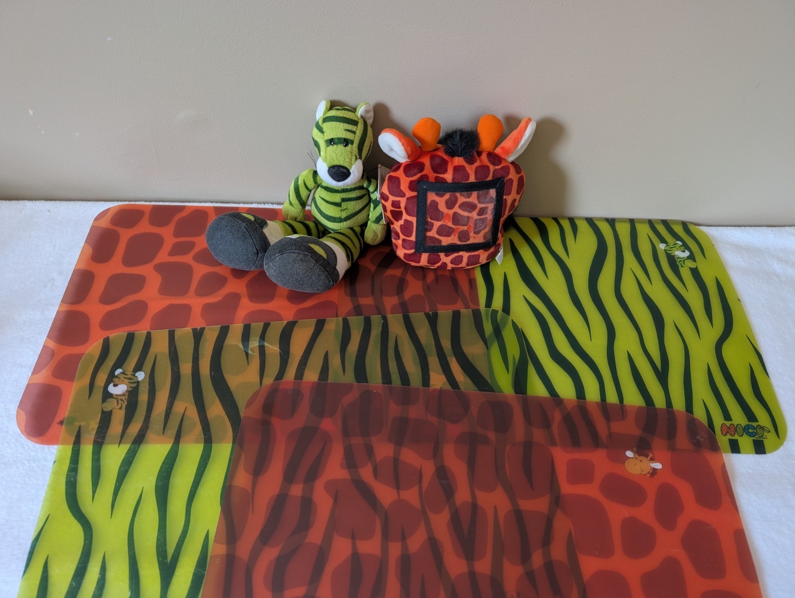 Enesco Nici Vtg Placemets Lot of 4 Tiger Green Tiger Orange Giraffe  Germany Toy