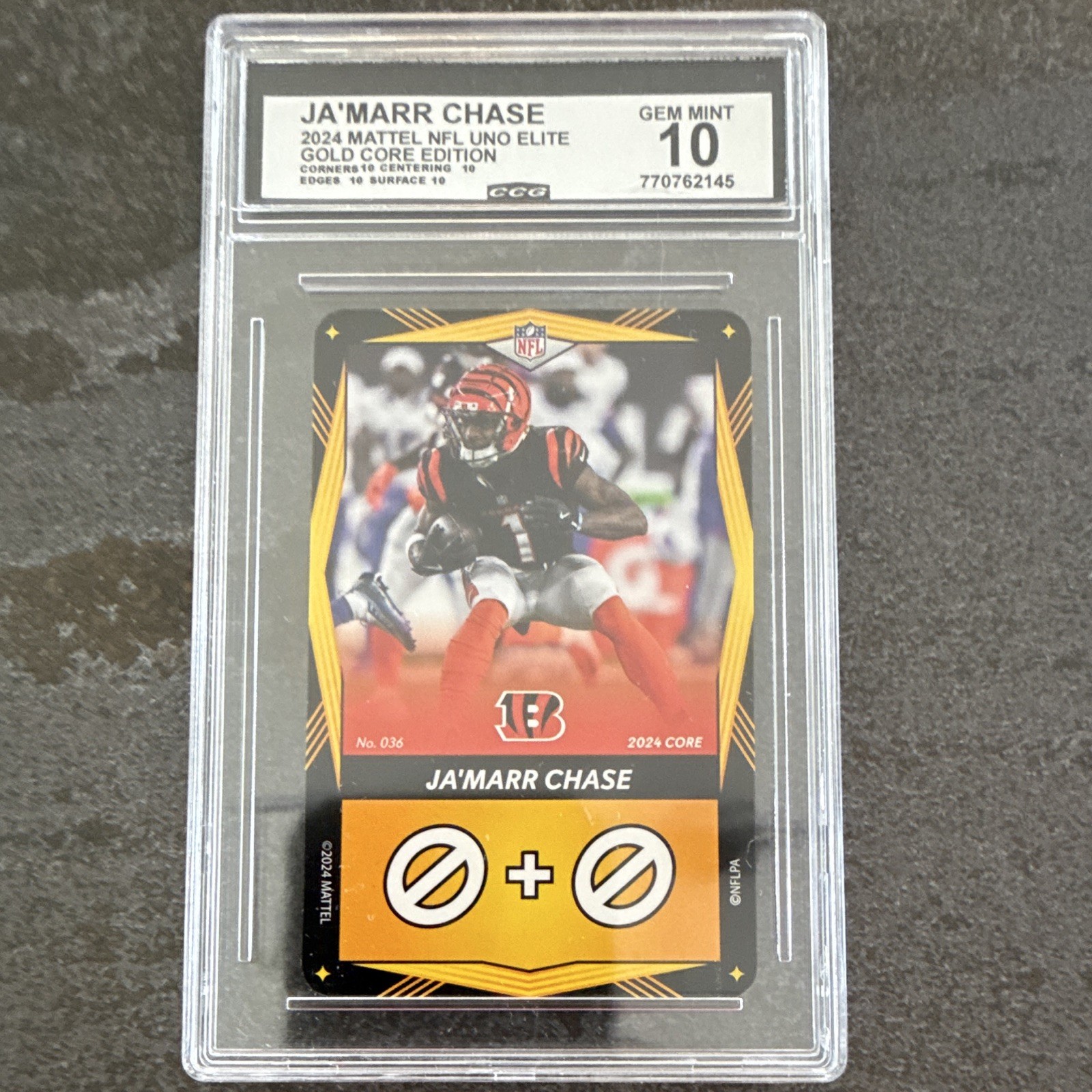 Mattel 2024 NFL UNO Elite Core Gold Core Edition Ja\'Marr Chase #036 Graded