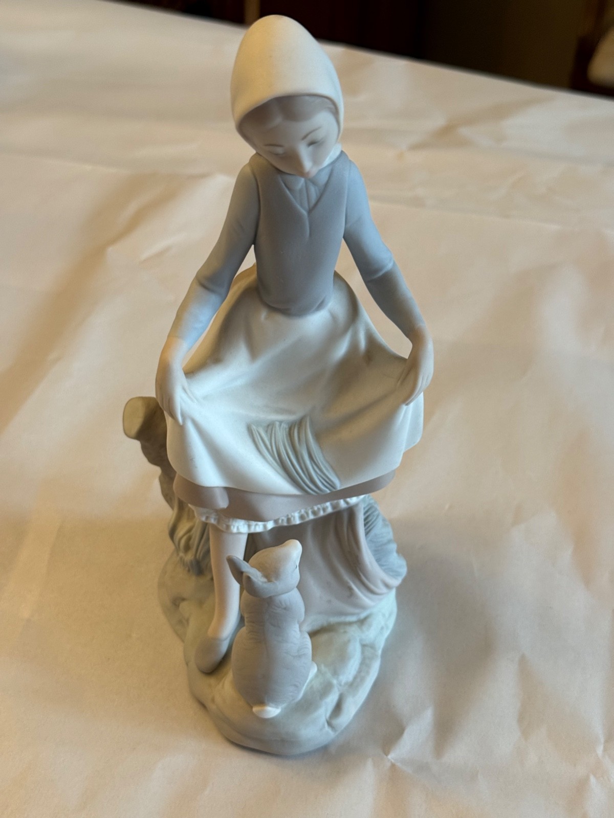 Lladro Rabbit’s Food Girl with Bunny Porcelain Figurine – 9” Item #4826