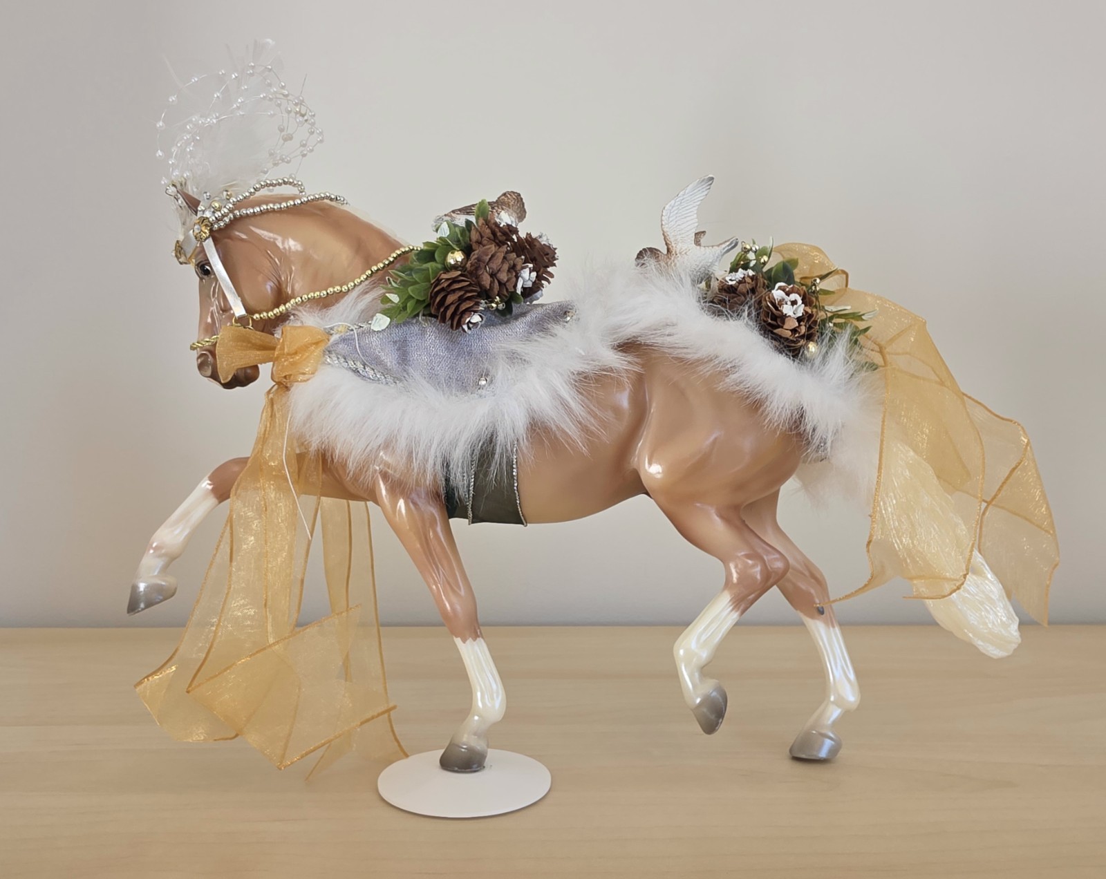 Breyer Traditional Model Horse WINTER WONDERLAND #700120 Totilas Holiday 2017