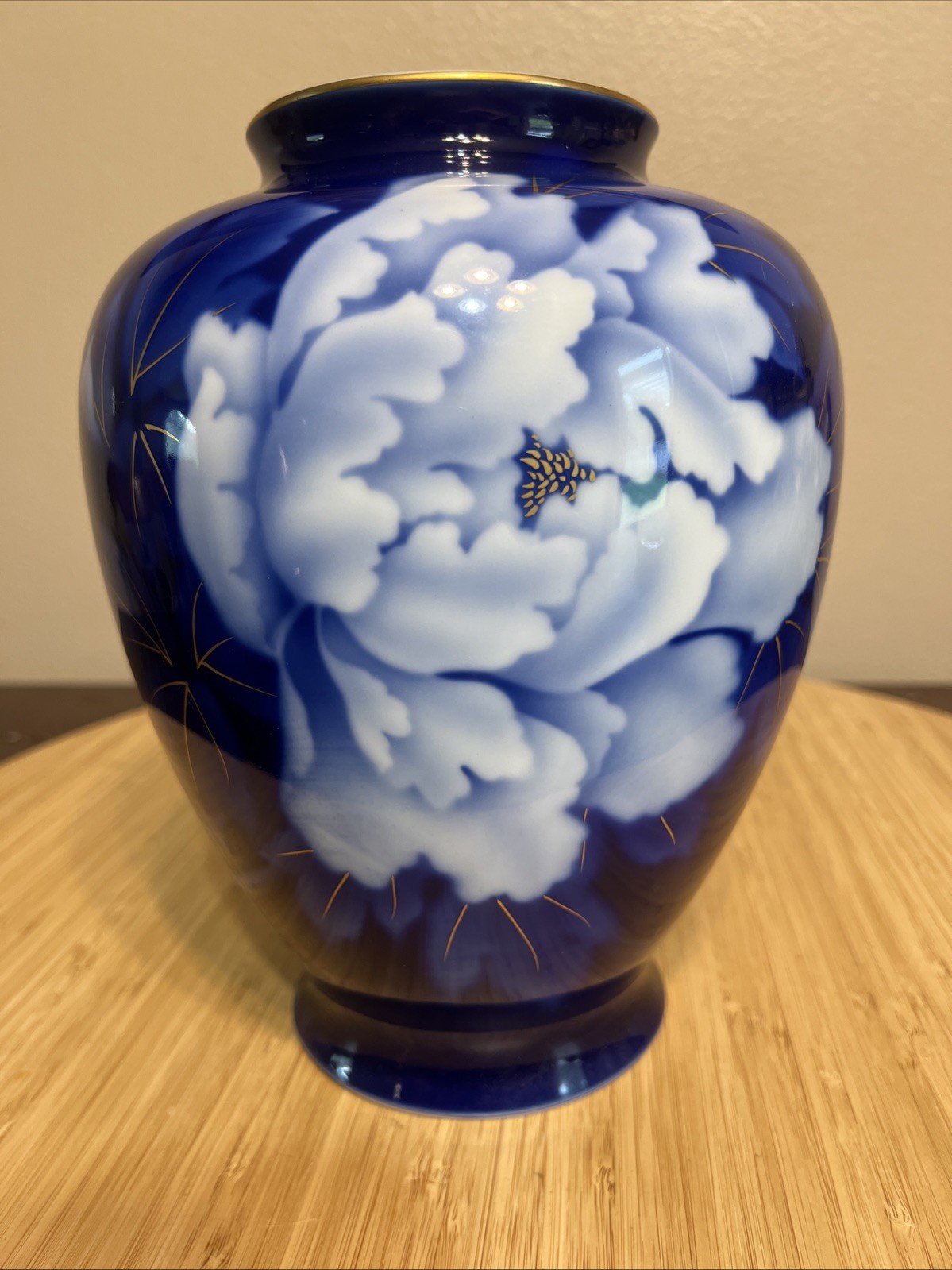 Fukagawa Seiji Arita Porcelain Vase Ruri Blue with Peony Design #704EK40