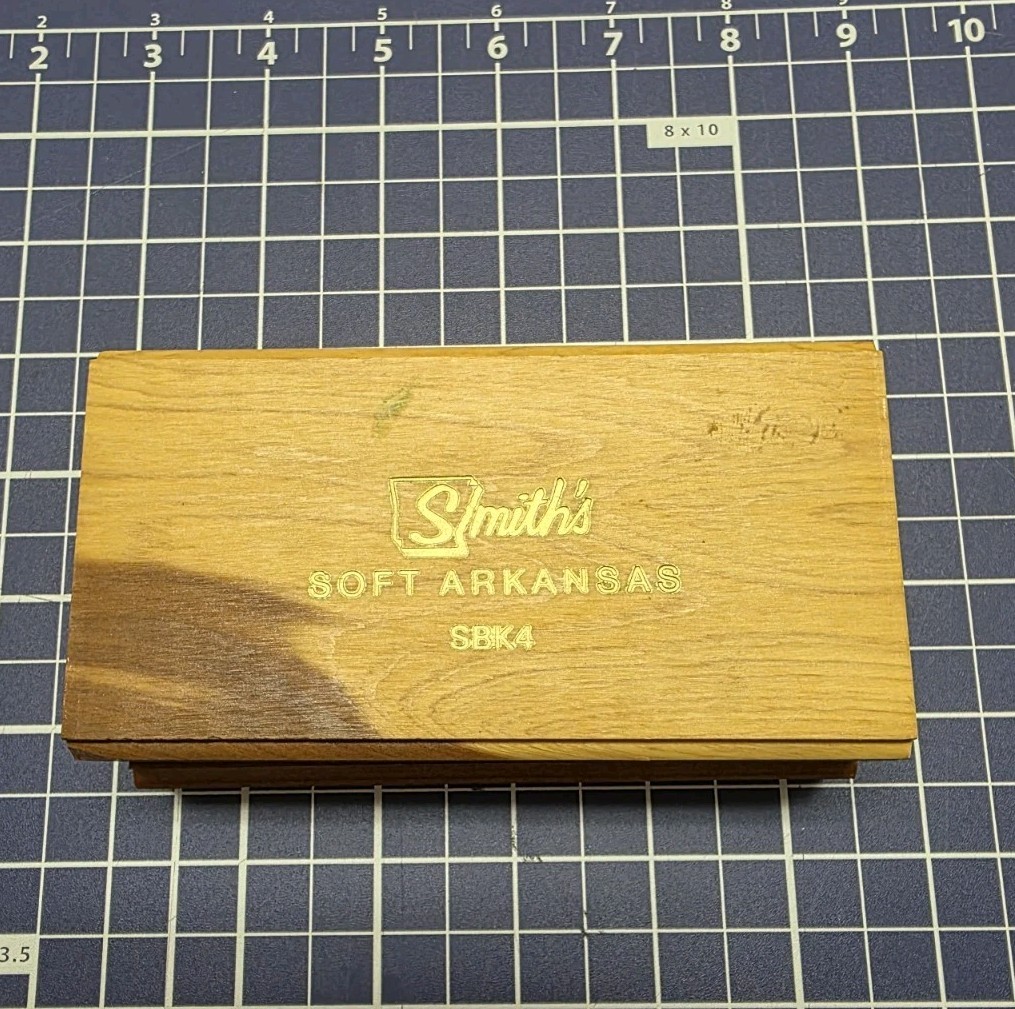 Vintage Smith\'s Soft Arkansas SBK4 Sharpening Stone W/ Cedar Box Used 5\