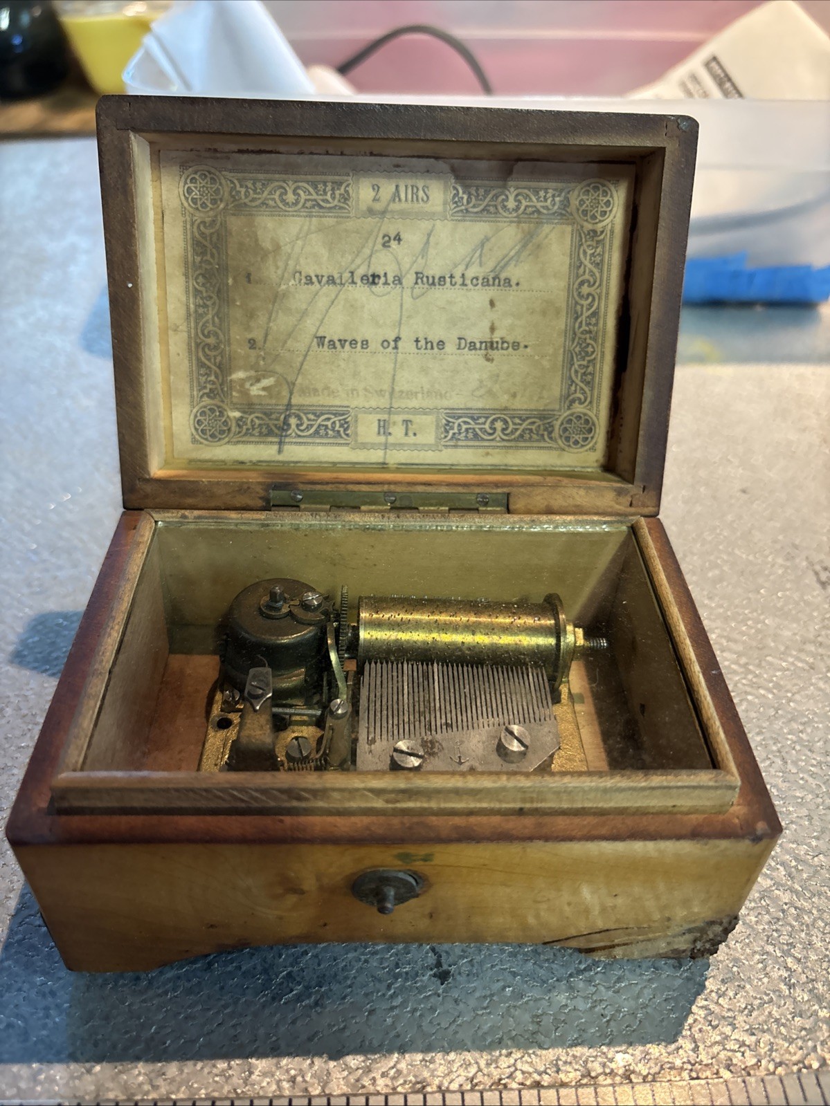 Vintage  Wind-Up Music Box for repair or restoration Made in Switzerland
