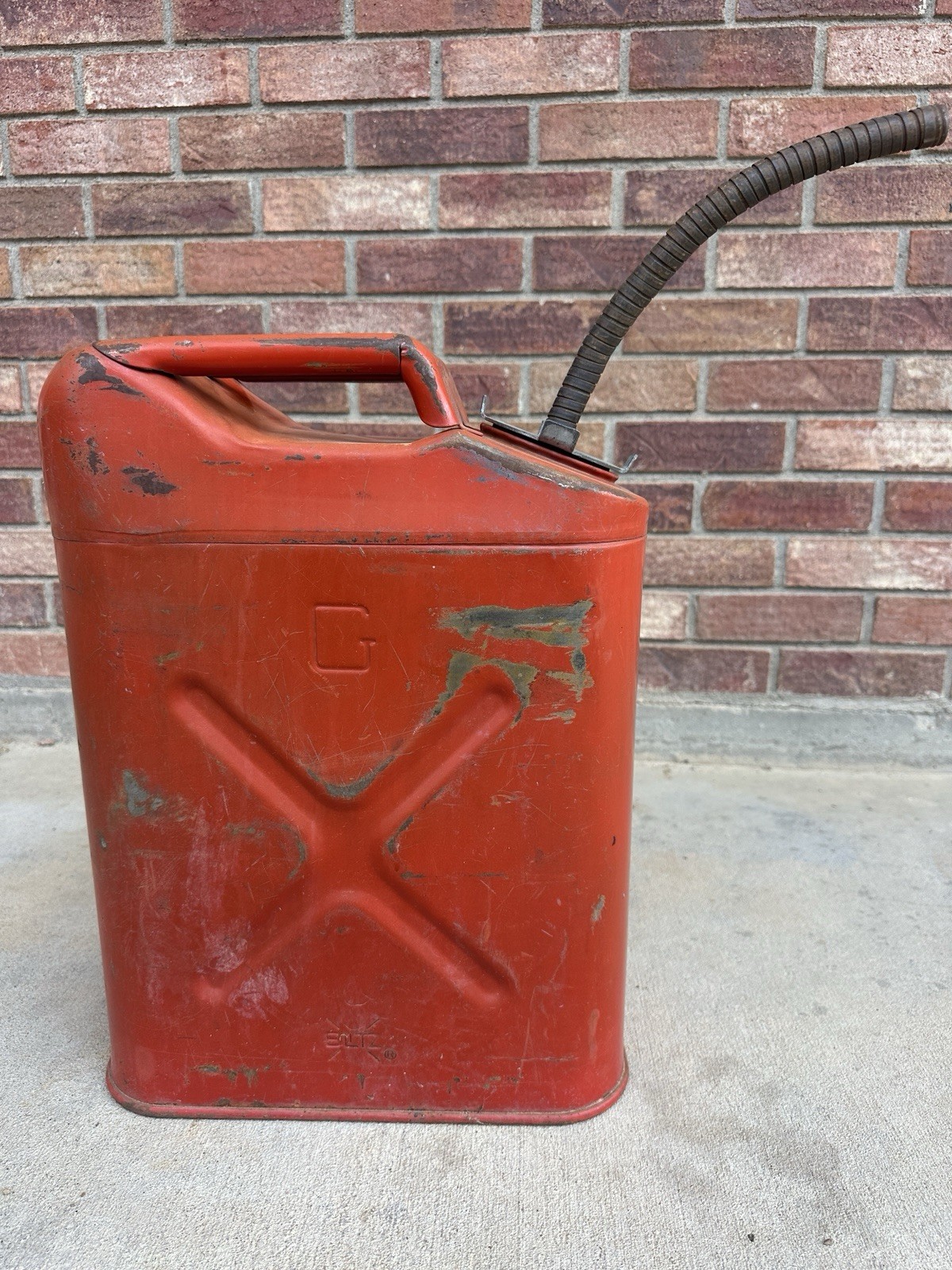 Vintage 1983 BLITZ USMC 5 Gallon Metal Gas Can Jerry Can Flexible Spout USA