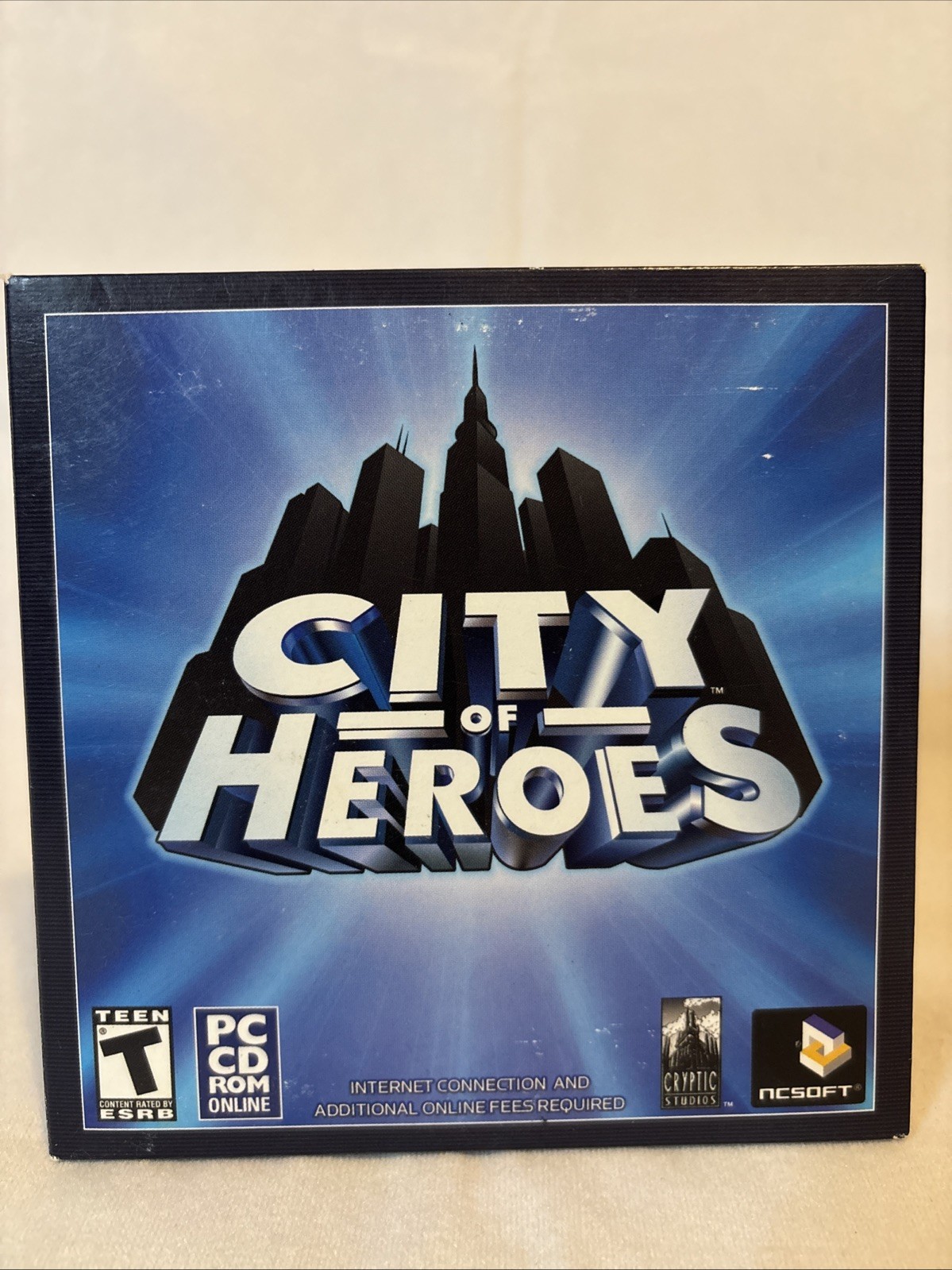 City of Heroes (PC, 2004) 2 Discs in cardboard sleeve