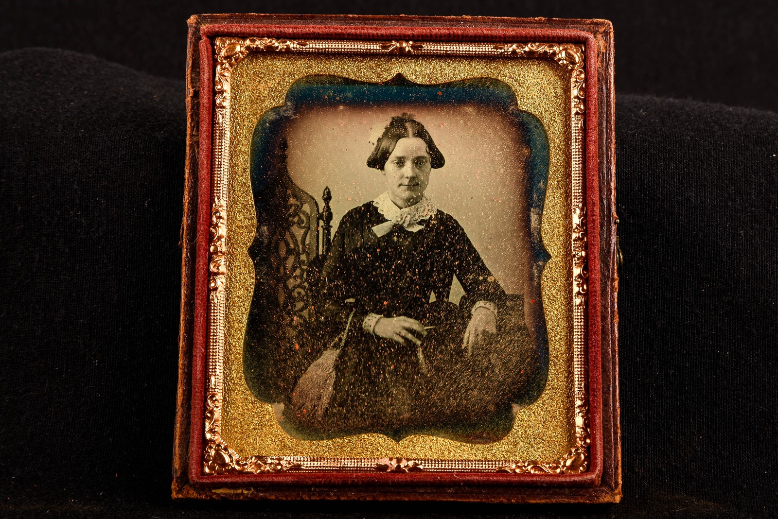 Daguerreotype Photo ⅙ Plate Seated Young Woman Lace Collar Floral Half Case V31