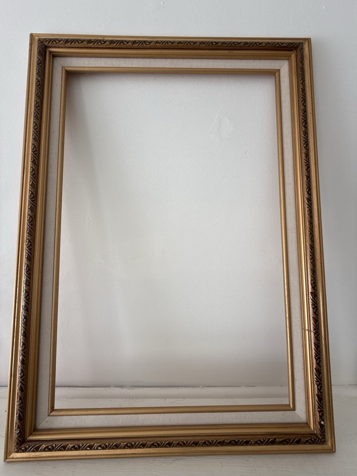 Vintage Gold Gilt Solid Wood Picture Frame Linen Fabric Mat Gold Fillet