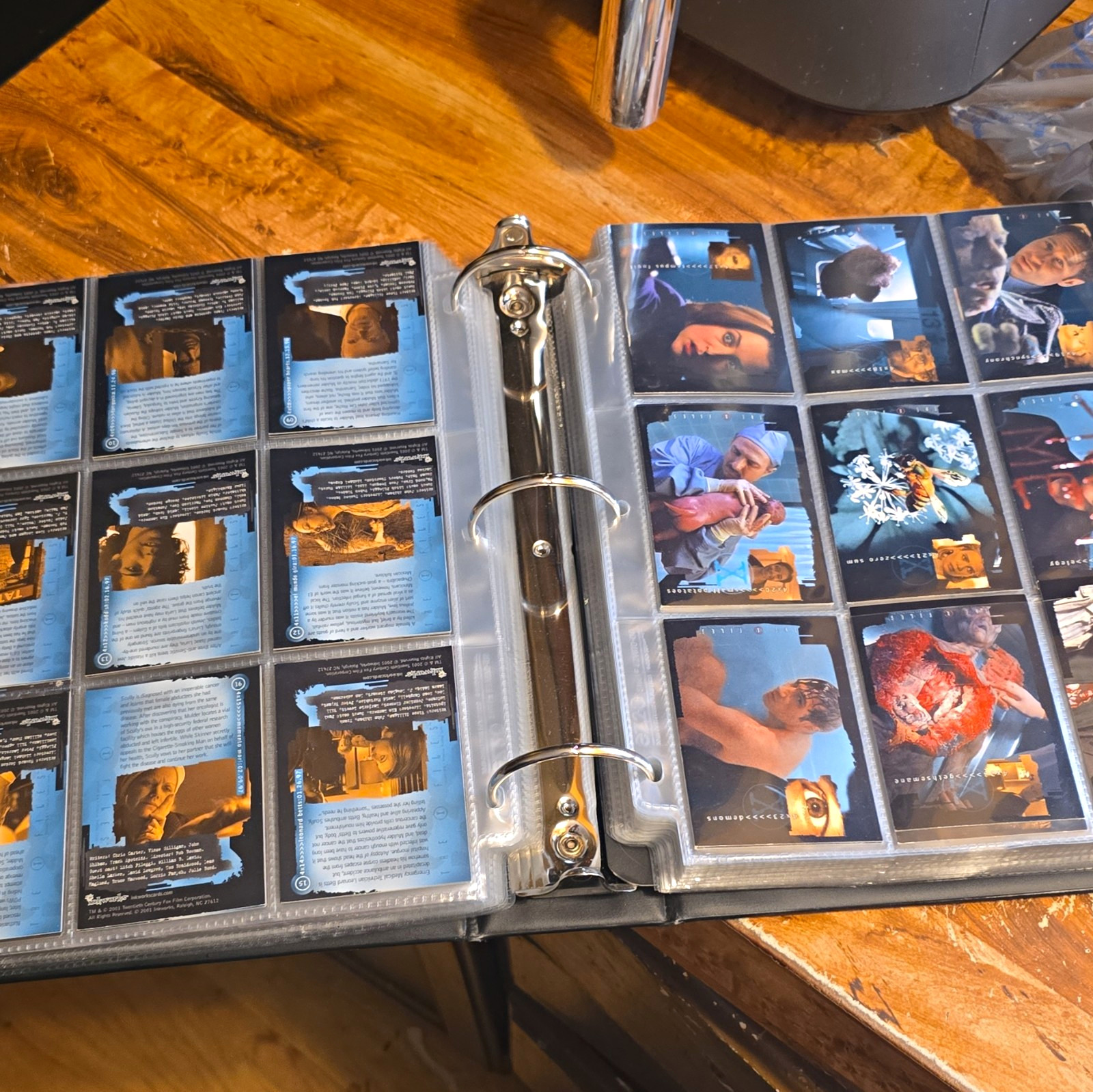 Topps 1995 The X-Files Non-Sport Trading Card Lot 576 Cards in Binder No repeate