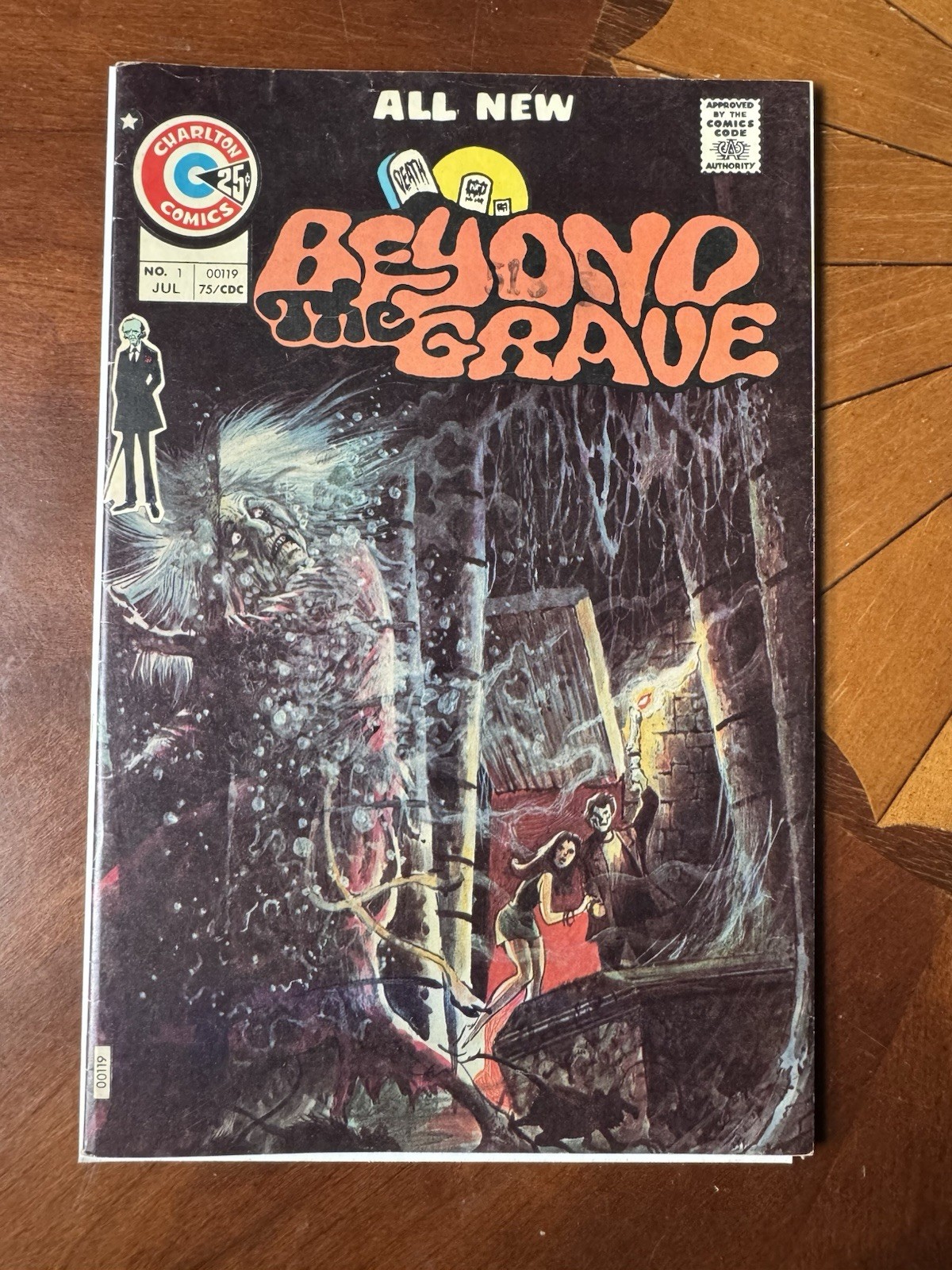 Beyond the Grave #1 (Charlton, 1975) Bronze Age Horror Tom Sutton Cover FN/VF