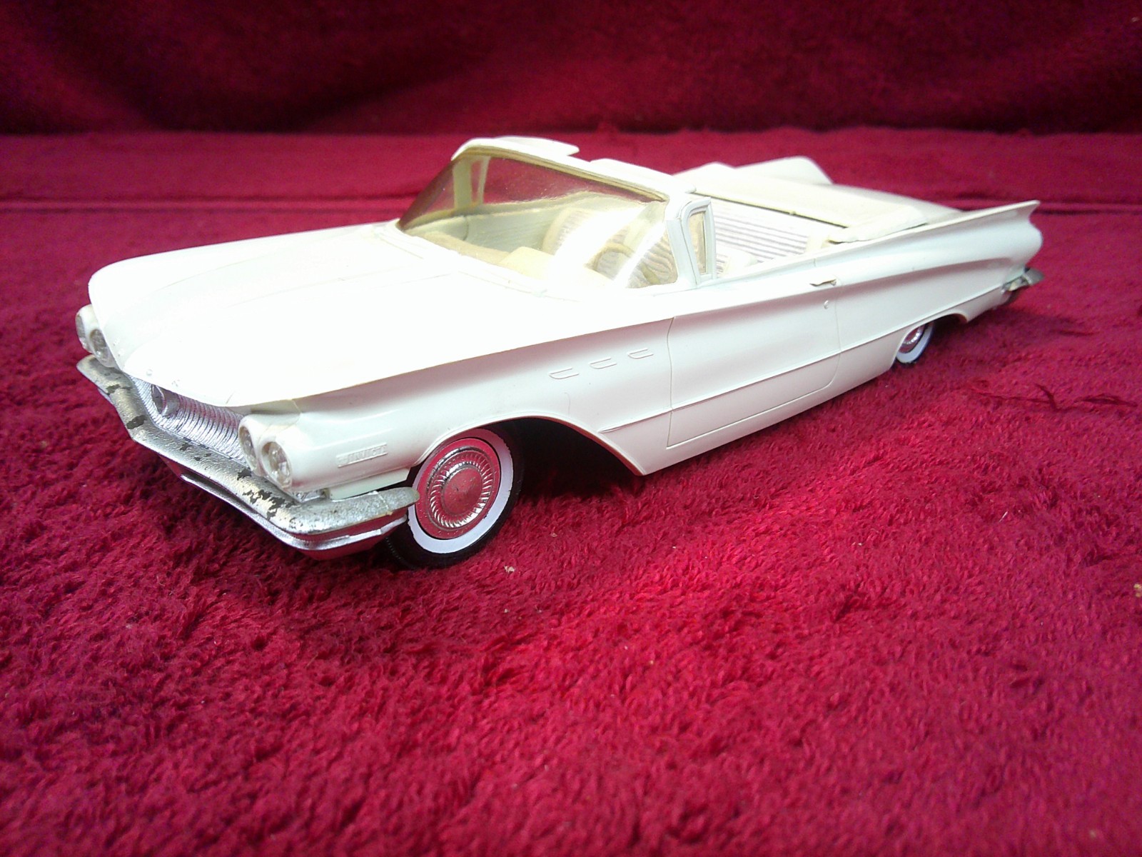 1960 BUICK INVICTA CONVERTIBLE 1/25 MODEL CAR AMT SALES PROMO FRICTION DRIVE