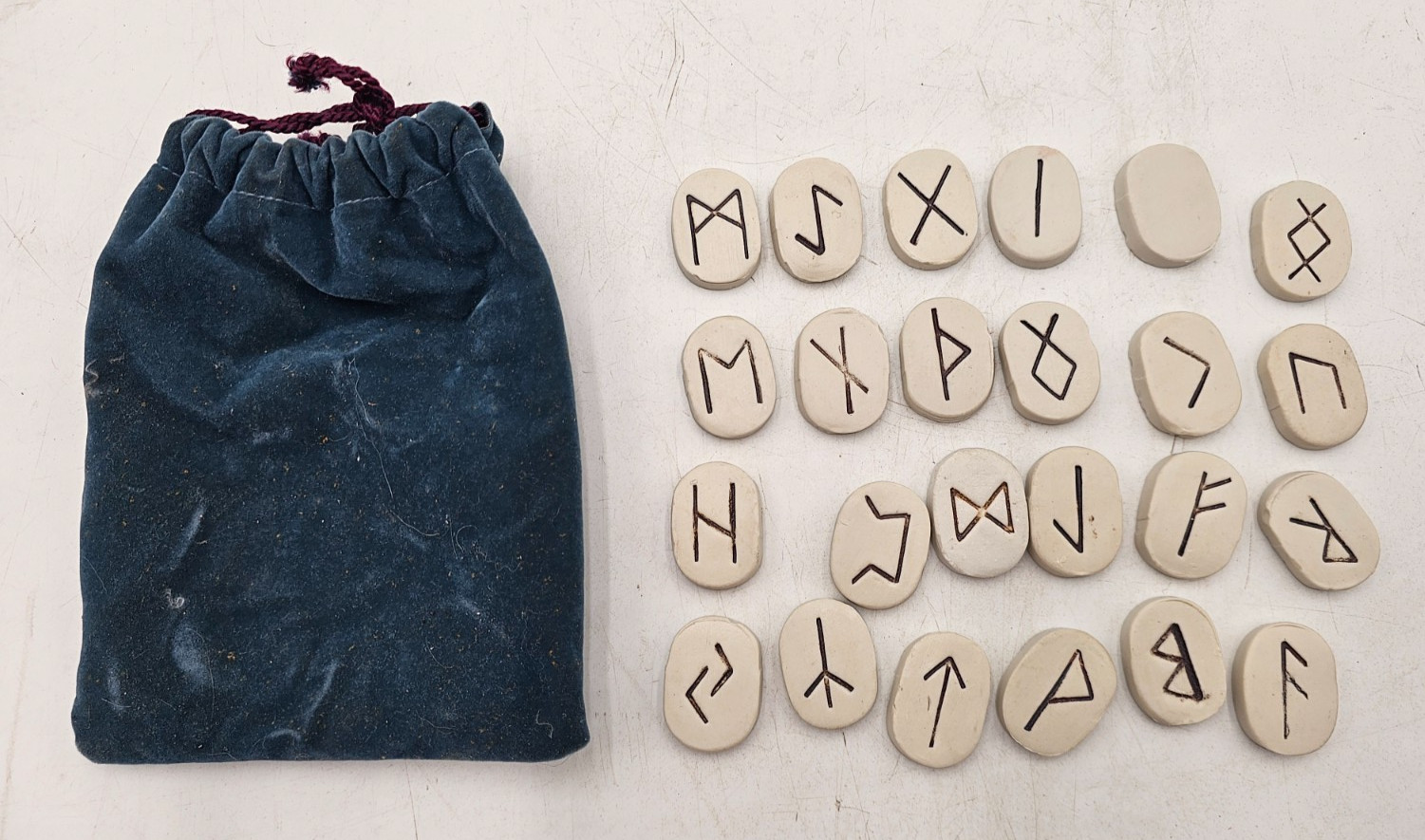 VTG 24 Pc White Ceramic RUNE STONE SET Ancient Norse Viking Pagan Symbols / Bag
