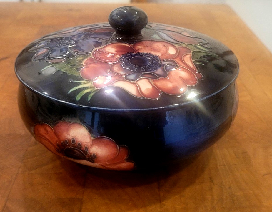 Moorcroft England Pottery Deep blue 6.5\