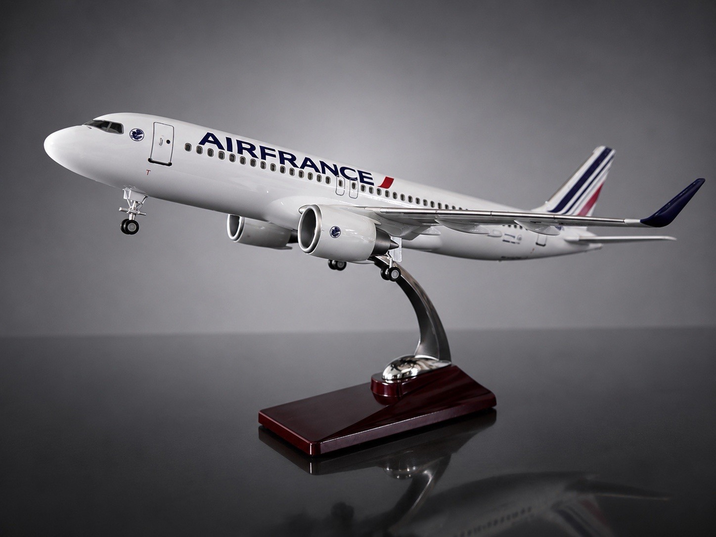 Airbus A320neo Air France 🇫🇷 1:100 scale 37cm resin with LED light »