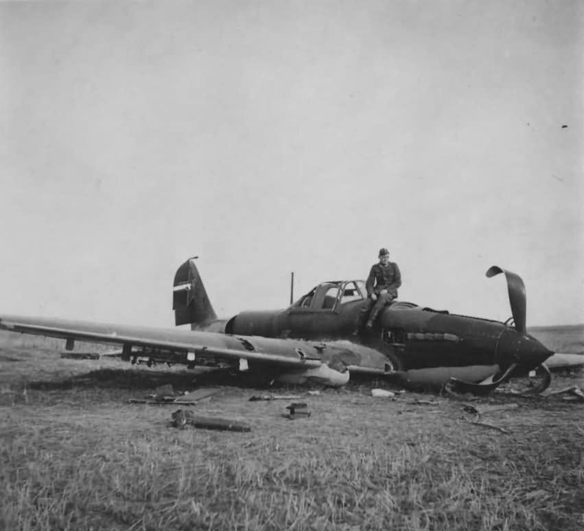WW2 WWII Photo Crashed Soviet IL-2 Sturmovik  Fighter World War Two / 5429