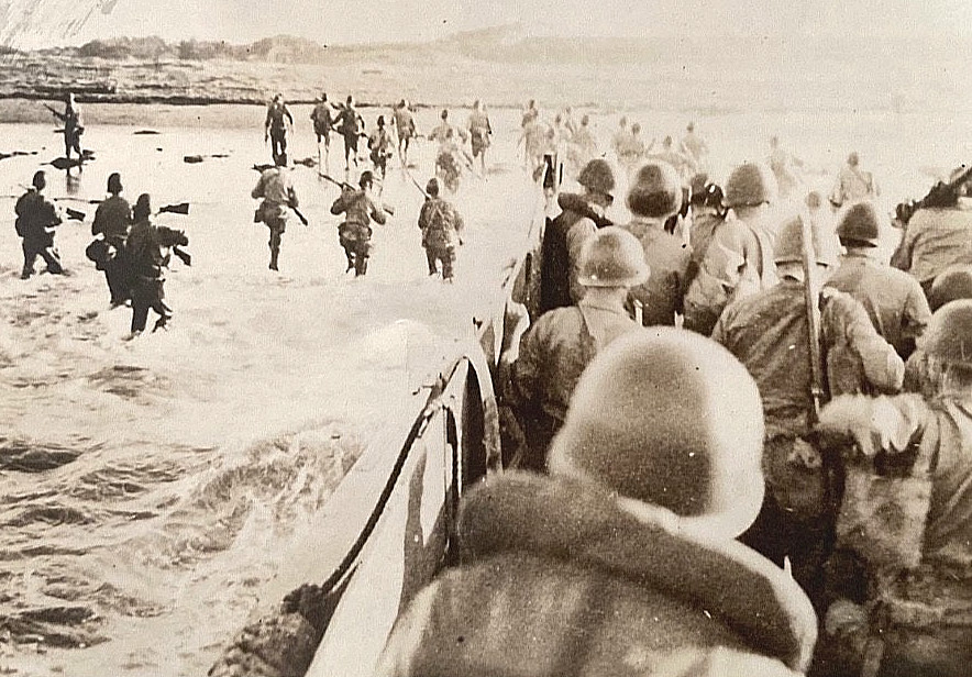 RARE WW2 US MARINES LANDING FUTTSU POINT JAPAN OCCUPATION AUG. 30, 1945 PHOTO